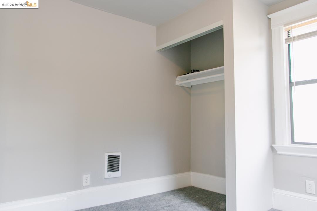 Detail Gallery Image 18 of 21 For 1173 12th St., Oakland,  CA 94607 - 2 Beds | 1 Baths