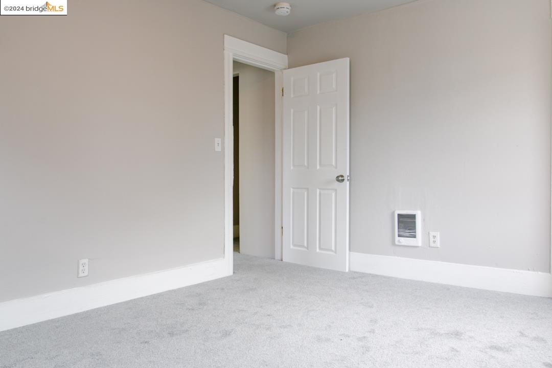 Detail Gallery Image 19 of 21 For 1173 12th St., Oakland,  CA 94607 - 2 Beds | 1 Baths