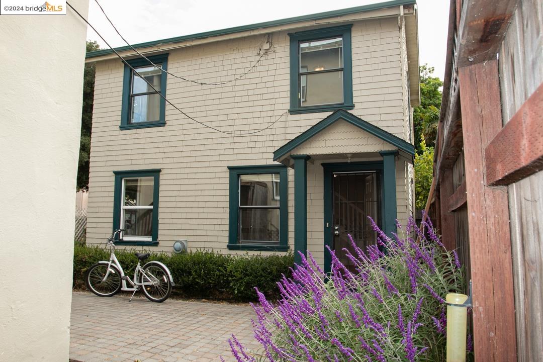 Detail Gallery Image 3 of 21 For 1173 12th St., Oakland,  CA 94607 - 2 Beds | 1 Baths