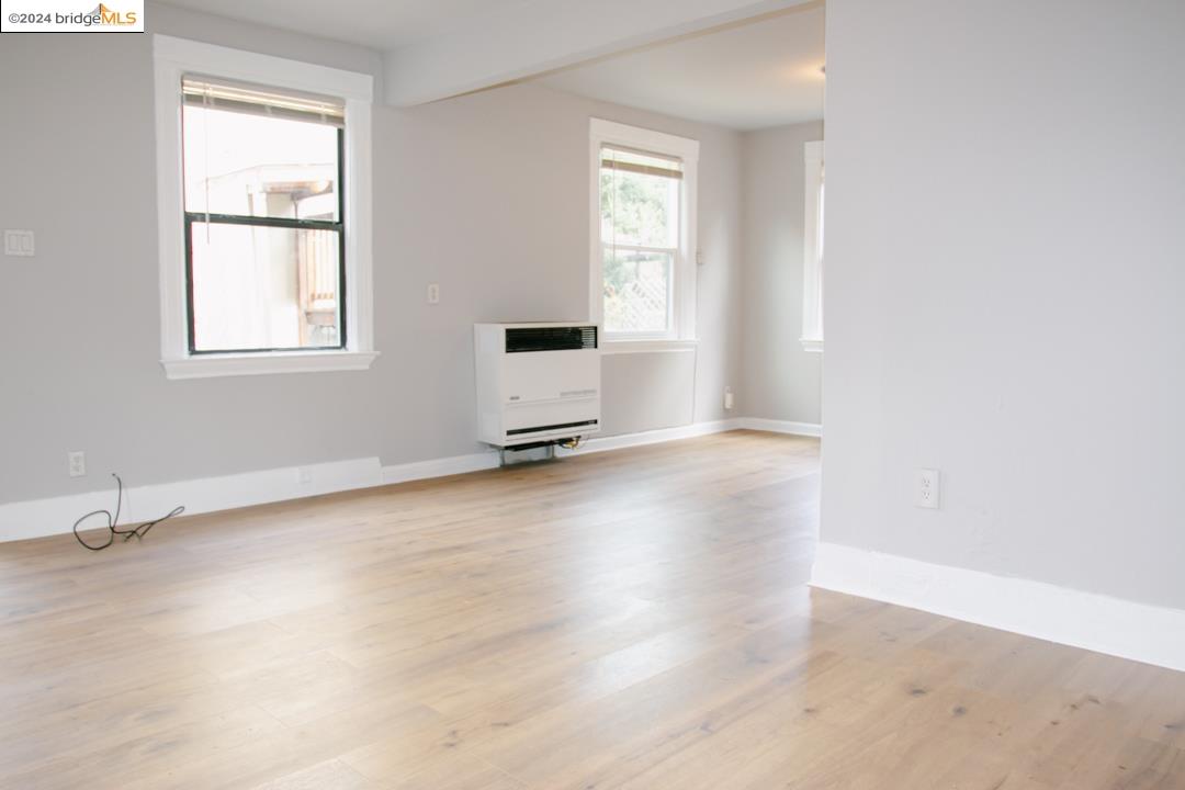 Detail Gallery Image 8 of 21 For 1173 12th St., Oakland,  CA 94607 - 2 Beds | 1 Baths