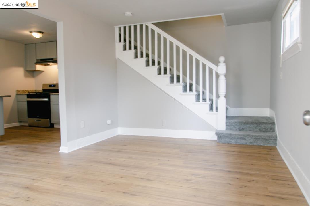 Detail Gallery Image 9 of 21 For 1173 12th St., Oakland,  CA 94607 - 2 Beds | 1 Baths