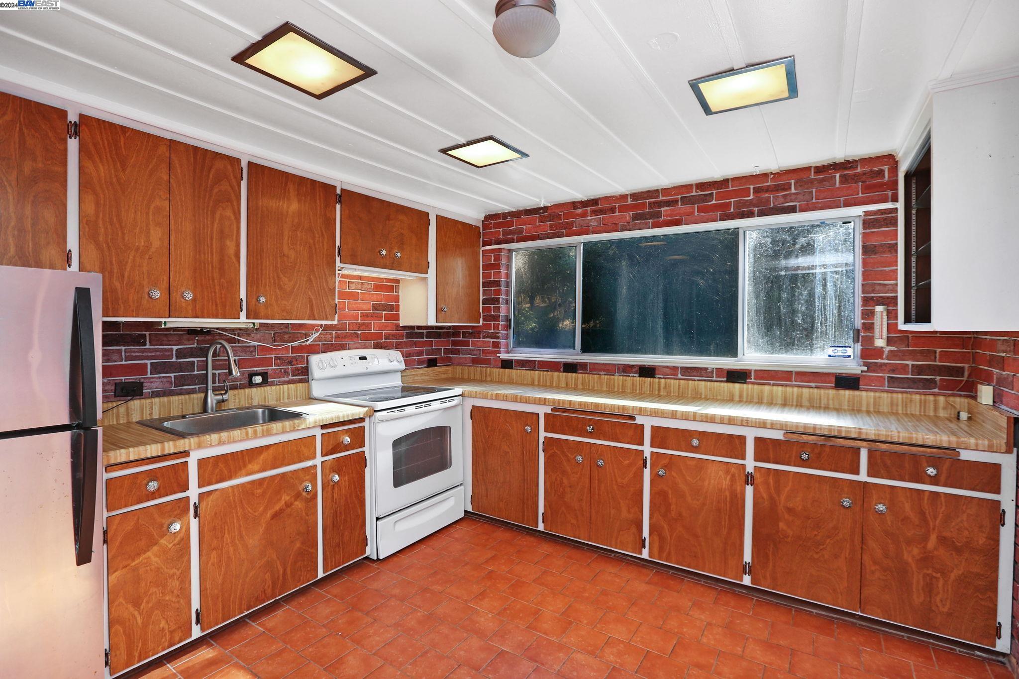 8387 Norris Canyon Rd