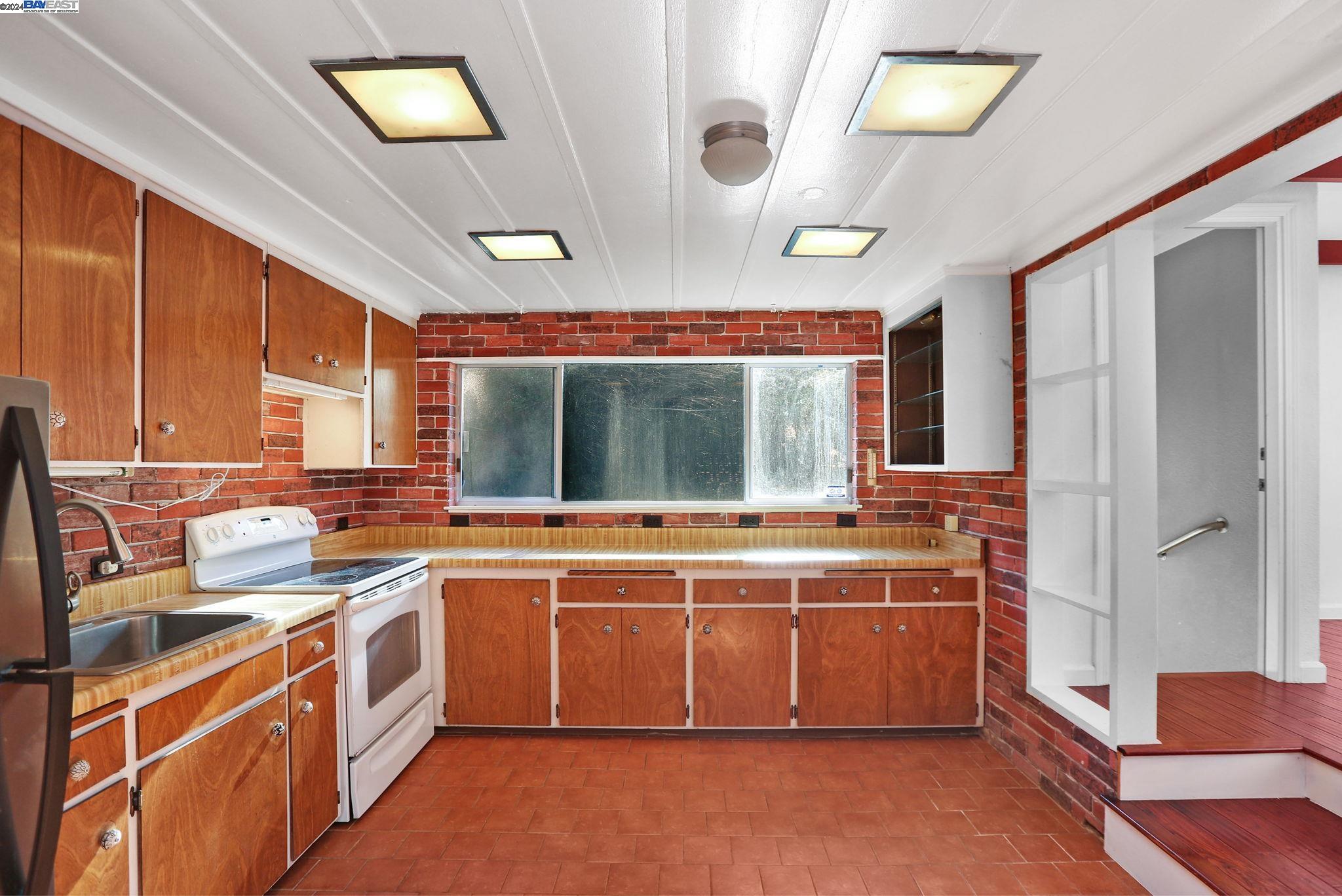 8387 Norris Canyon Rd
