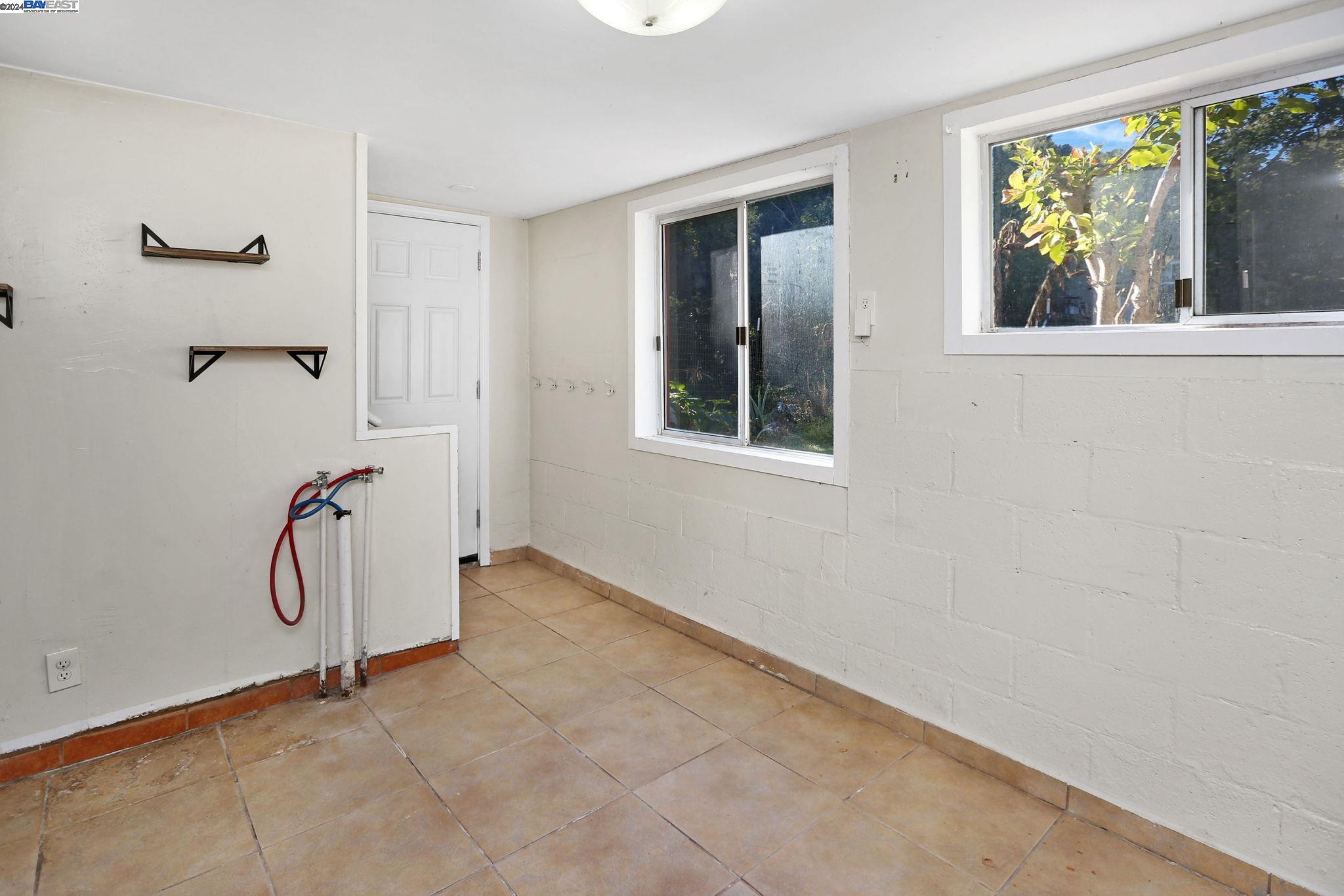 8387 Norris Canyon Rd