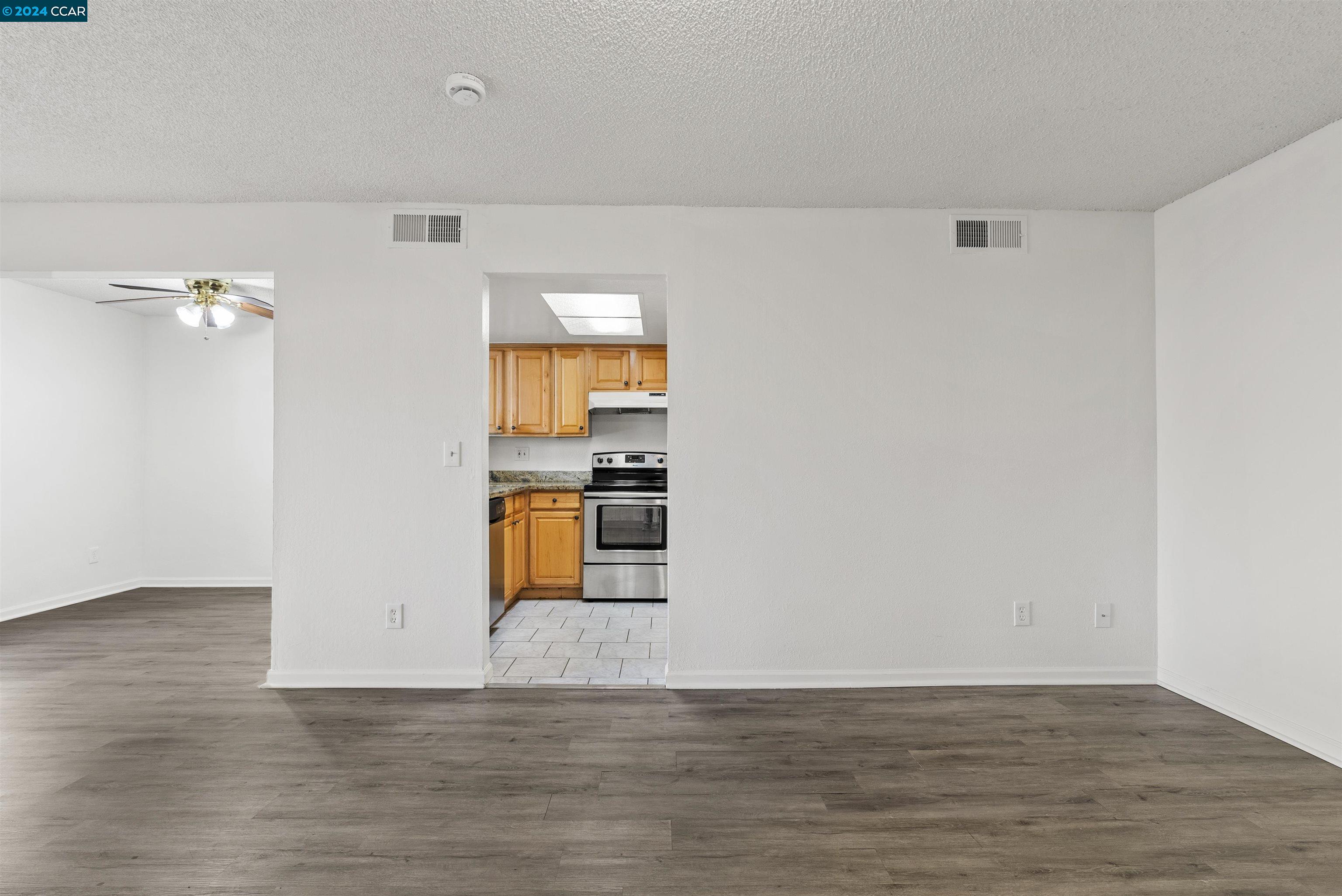 Detail Gallery Image 5 of 39 For 59 Las Moradas Cir #59,  San Pablo,  CA 94806 - 2 Beds | 2 Baths