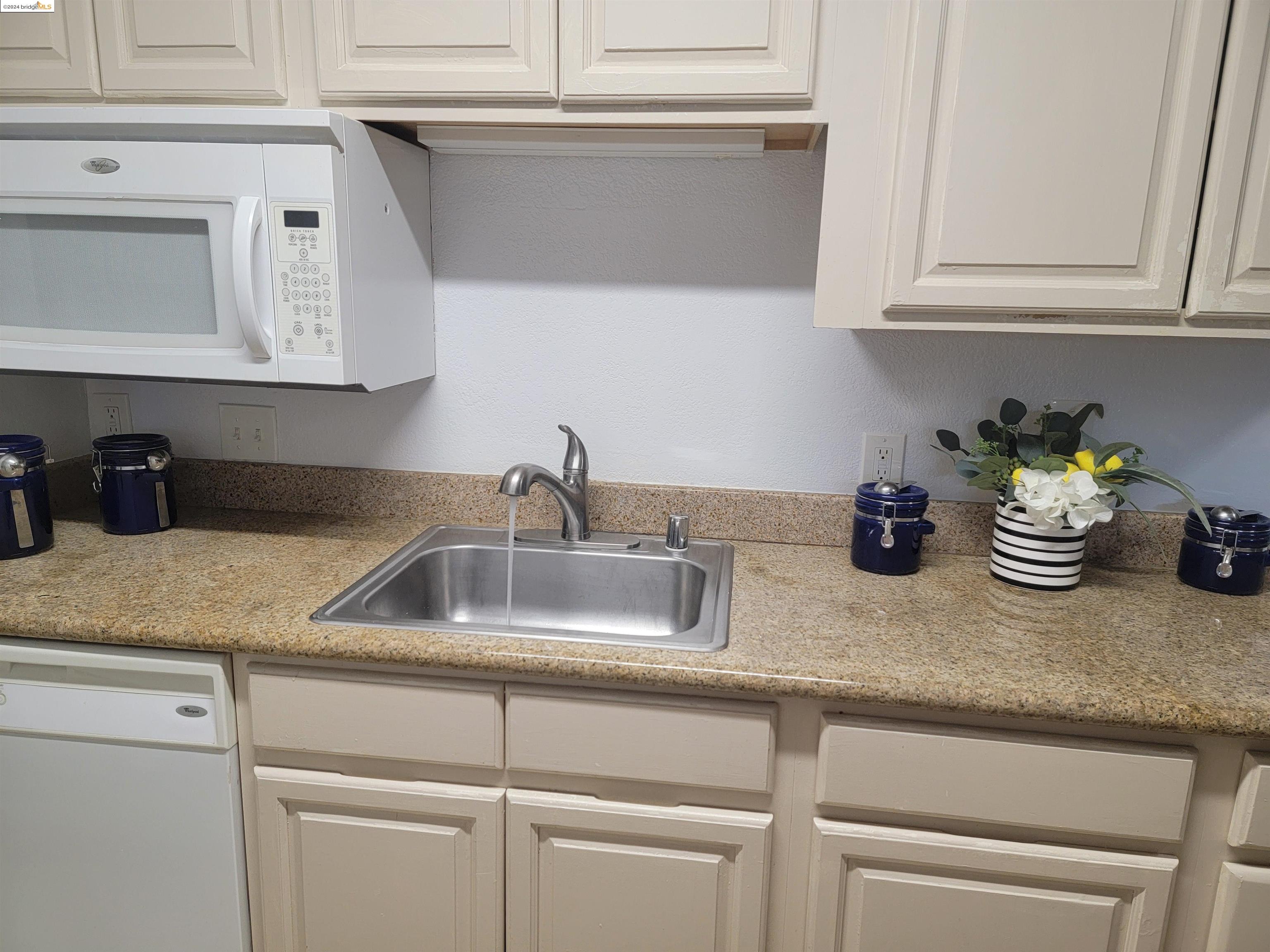 More Details about MLS # 41077469 : 1267 LAKEVIEW CIR