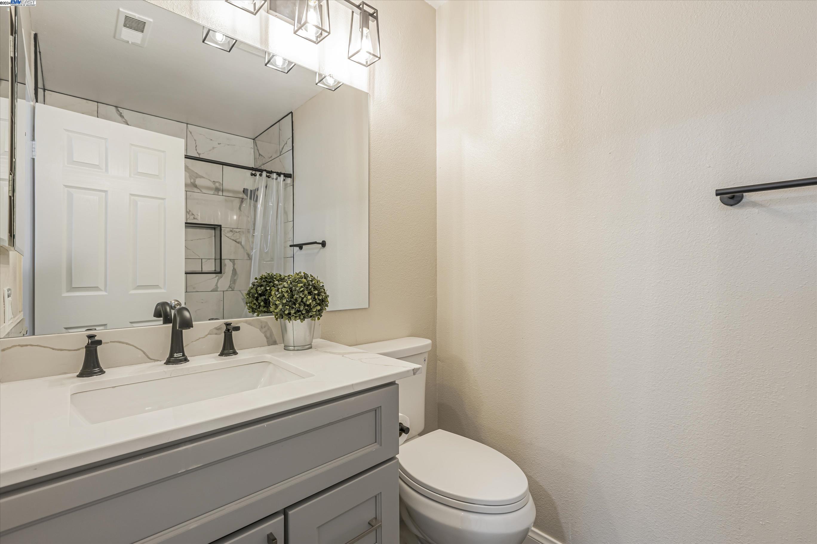 Detail Gallery Image 12 of 23 For 389 Deerfield Ave #78,  Irvine,  CA 92606 - 2 Beds | 2/1 Baths