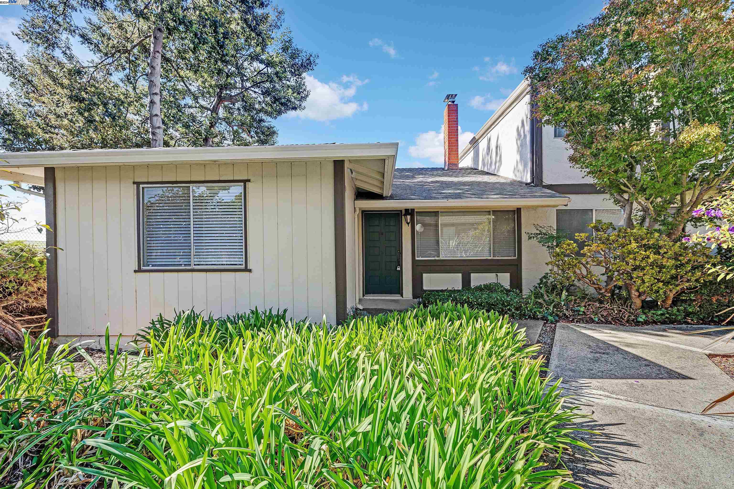 Detail Gallery Image 1 of 1 For 2450 Belvedere Ave, San Leandro,  CA 94577 - 3 Beds | 2 Baths