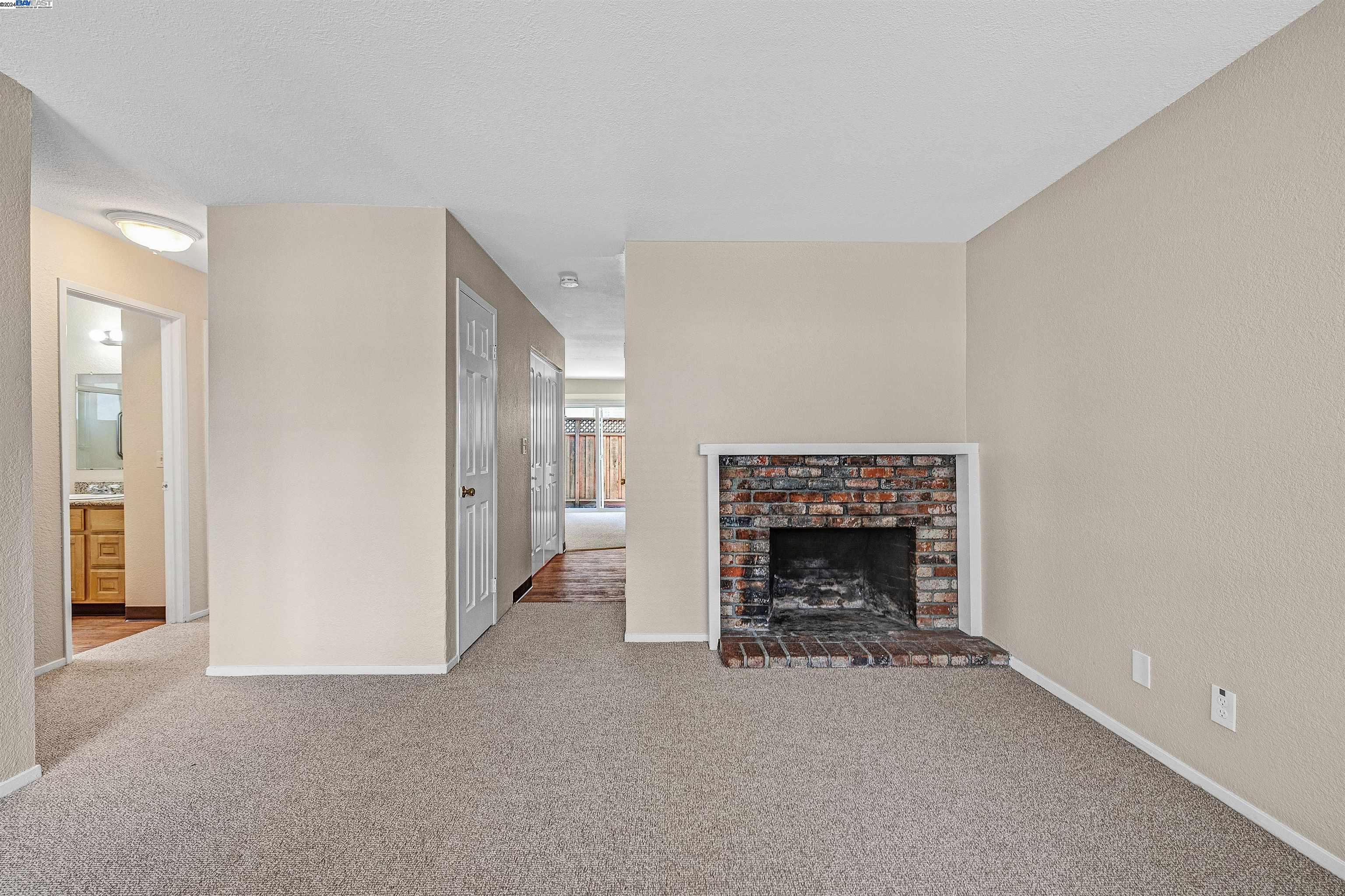 Photo #2: 41077525 Listing 