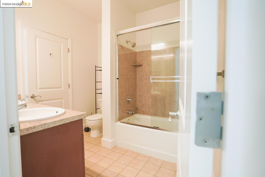 Detail Gallery Image 12 of 26 For 1578 Brunswig, Emeryville,  CA 94608 - 2 Beds | 1 Baths