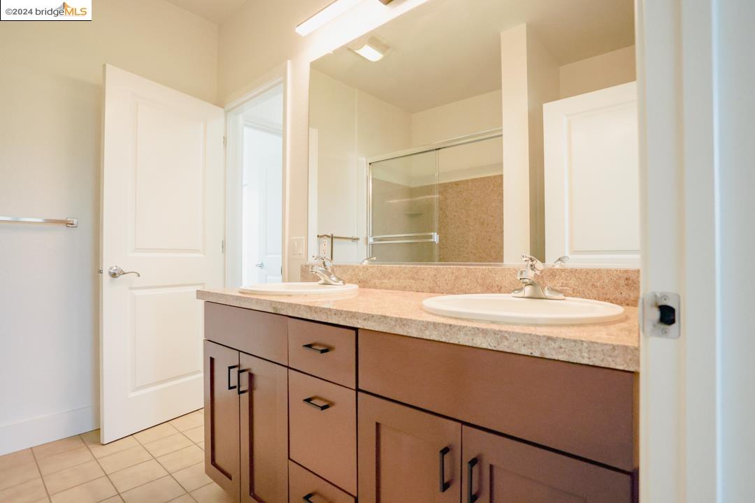 Detail Gallery Image 13 of 26 For 1578 Brunswig, Emeryville,  CA 94608 - 2 Beds | 1 Baths