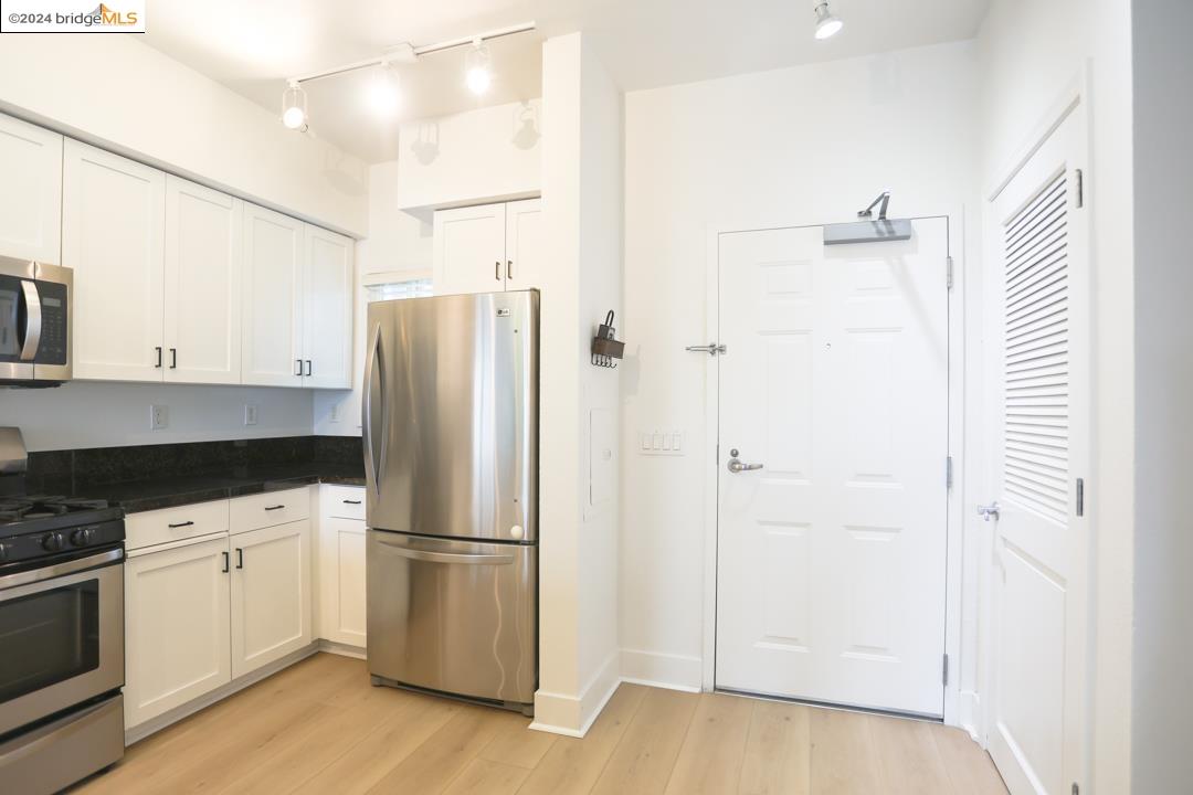 Detail Gallery Image 4 of 26 For 1578 Brunswig, Emeryville,  CA 94608 - 2 Beds | 1 Baths