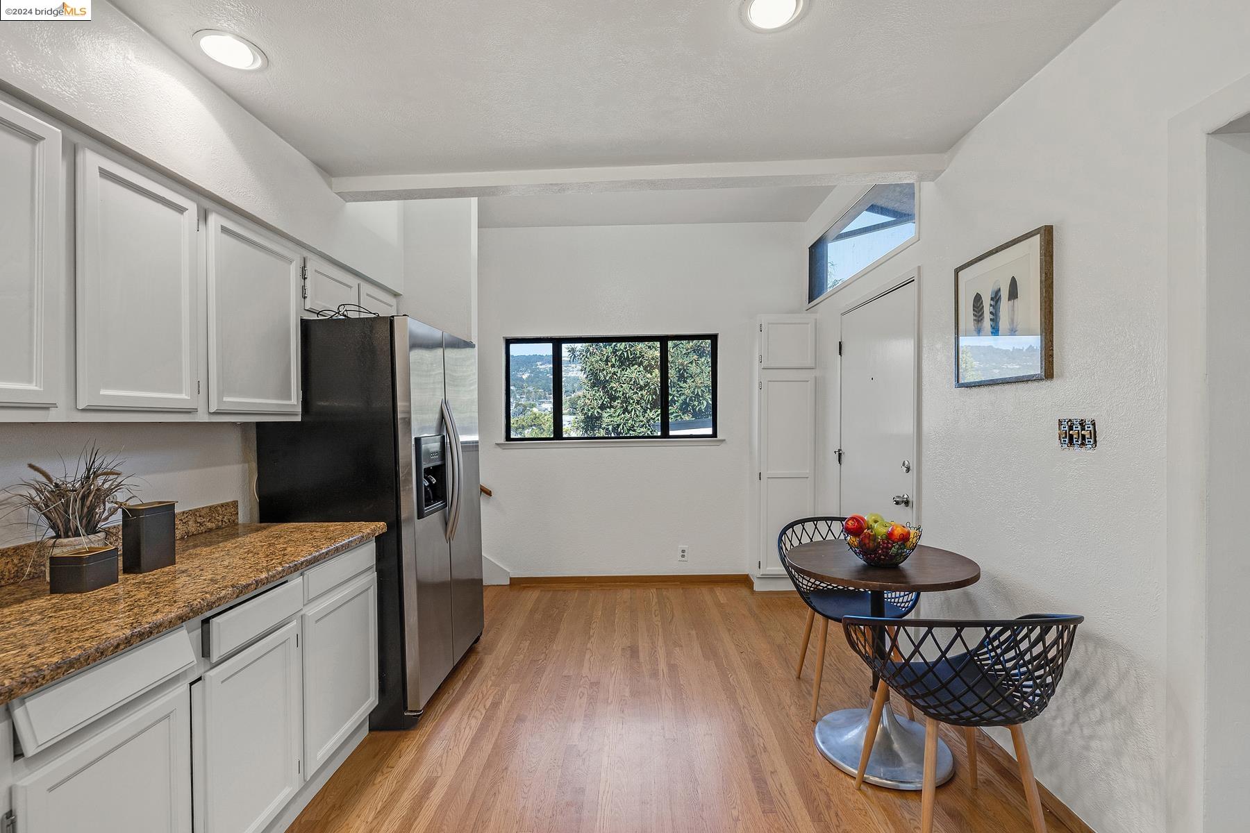 Detail Gallery Image 14 of 40 For 21 Kingsland Pl, Oakland,  CA 94619 - 3 Beds | 2/1 Baths