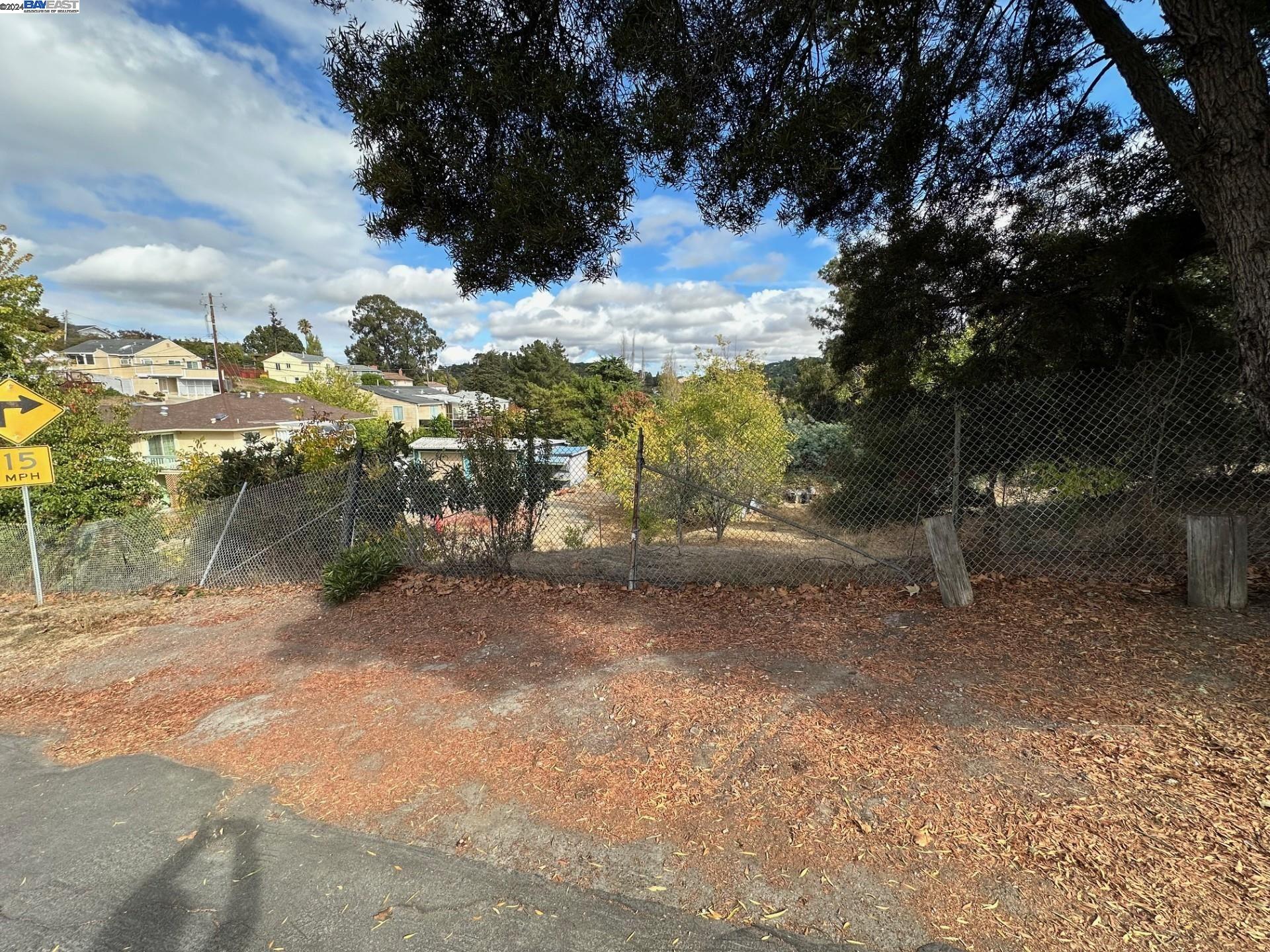 Detail Gallery Image 1 of 8 For 677 Renfrew Road, El Sobrante,  CA 94803-1623 - – Beds | – Baths