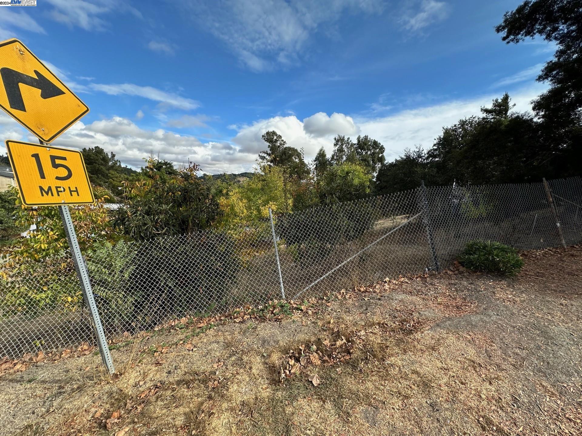Detail Gallery Image 2 of 8 For 677 Renfrew Road, El Sobrante,  CA 94803-1623 - – Beds | – Baths