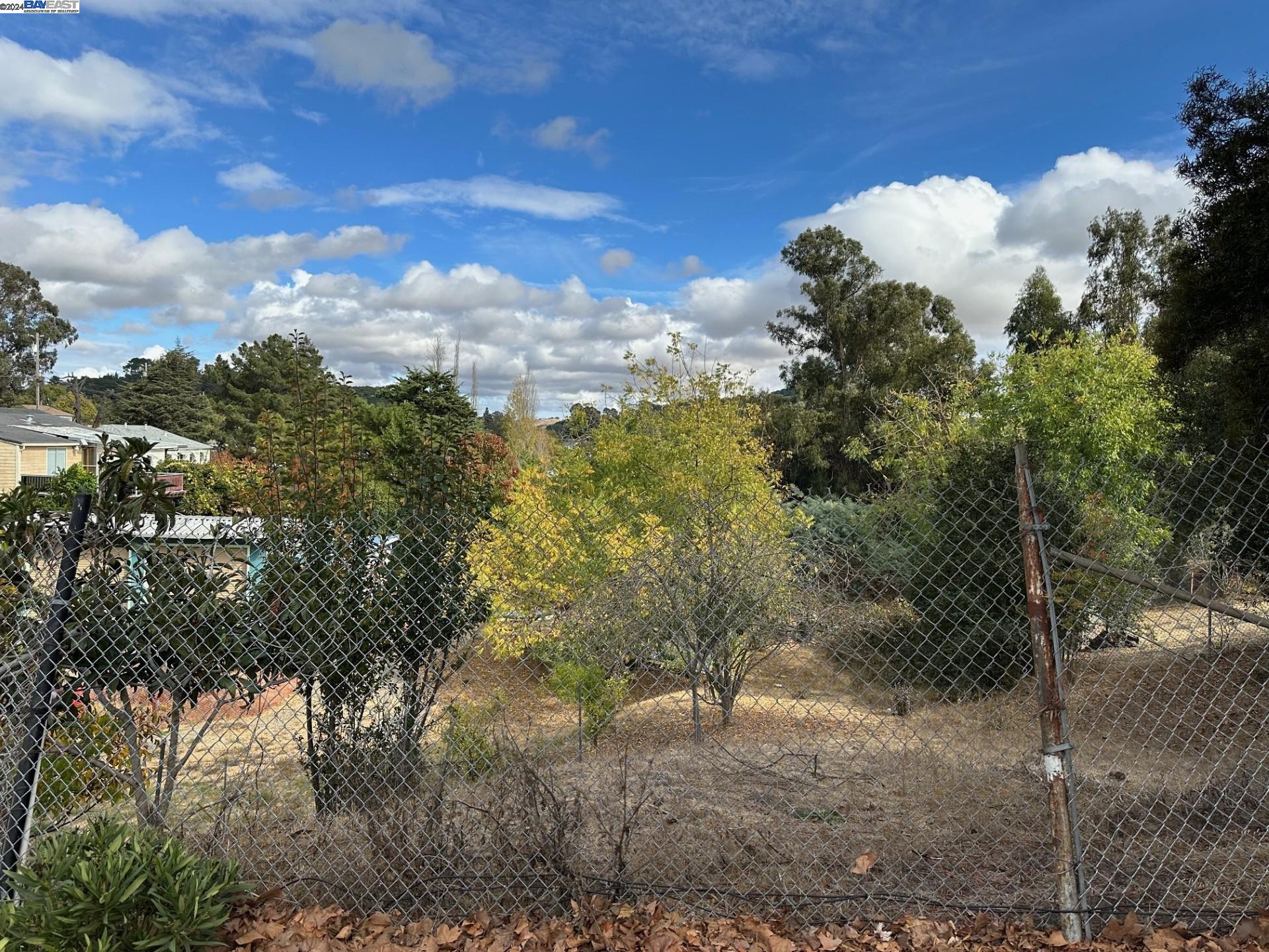 Detail Gallery Image 6 of 8 For 677 Renfrew Road, El Sobrante,  CA 94803-1623 - – Beds | – Baths