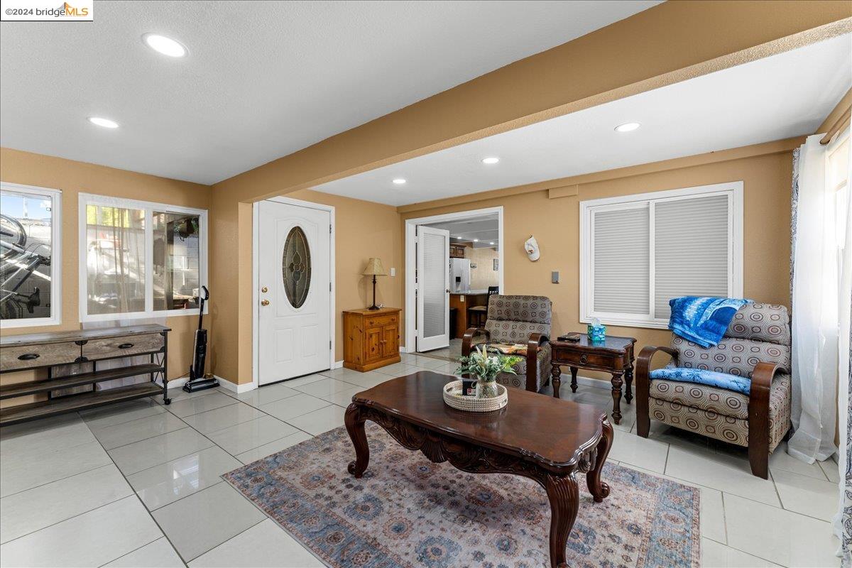 Detail Gallery Image 19 of 45 For 18943 Crest Ave, Castro Valley,  CA 94546 - 3 Beds | 2 Baths