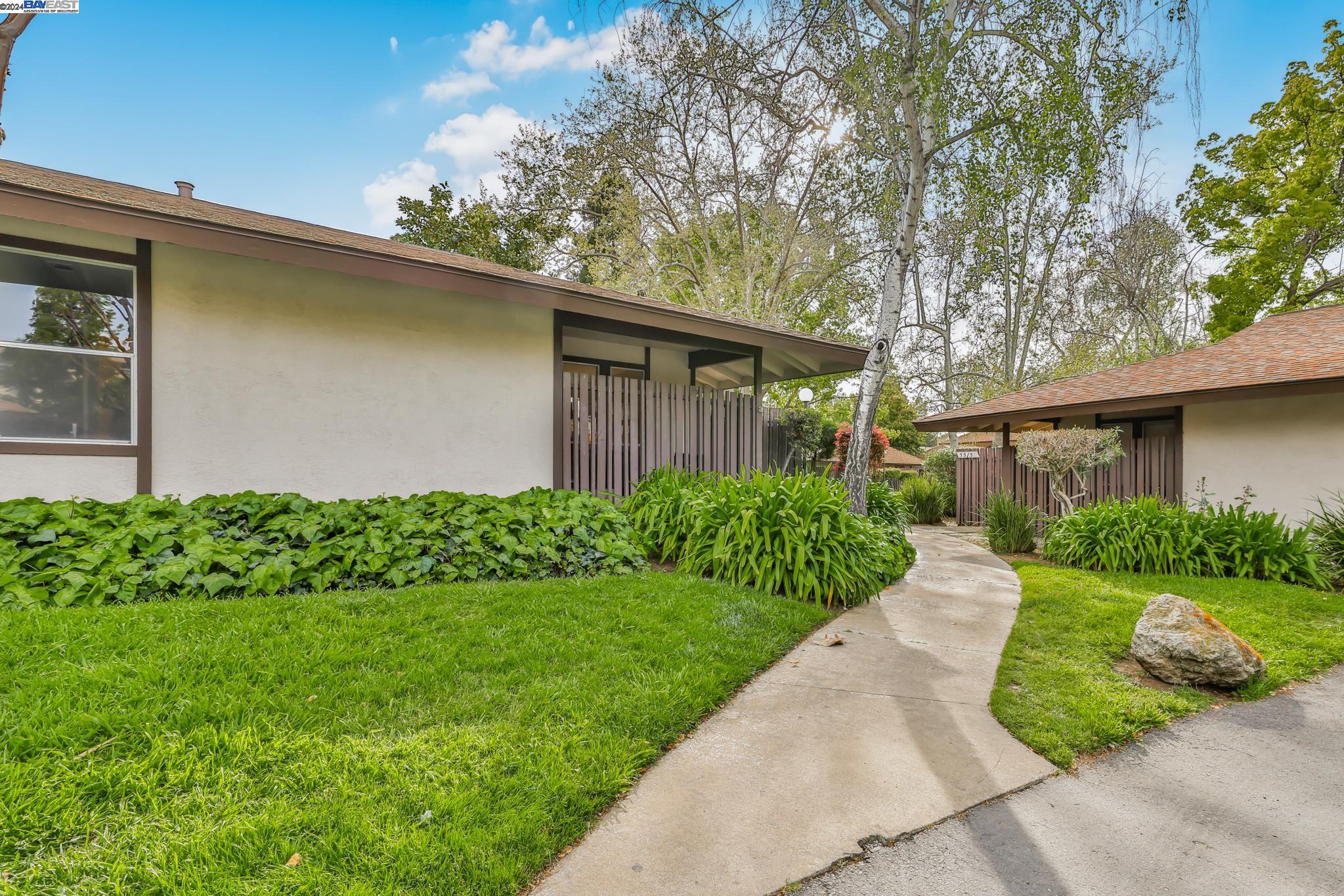 MLS: 41077673 Condo For Sale