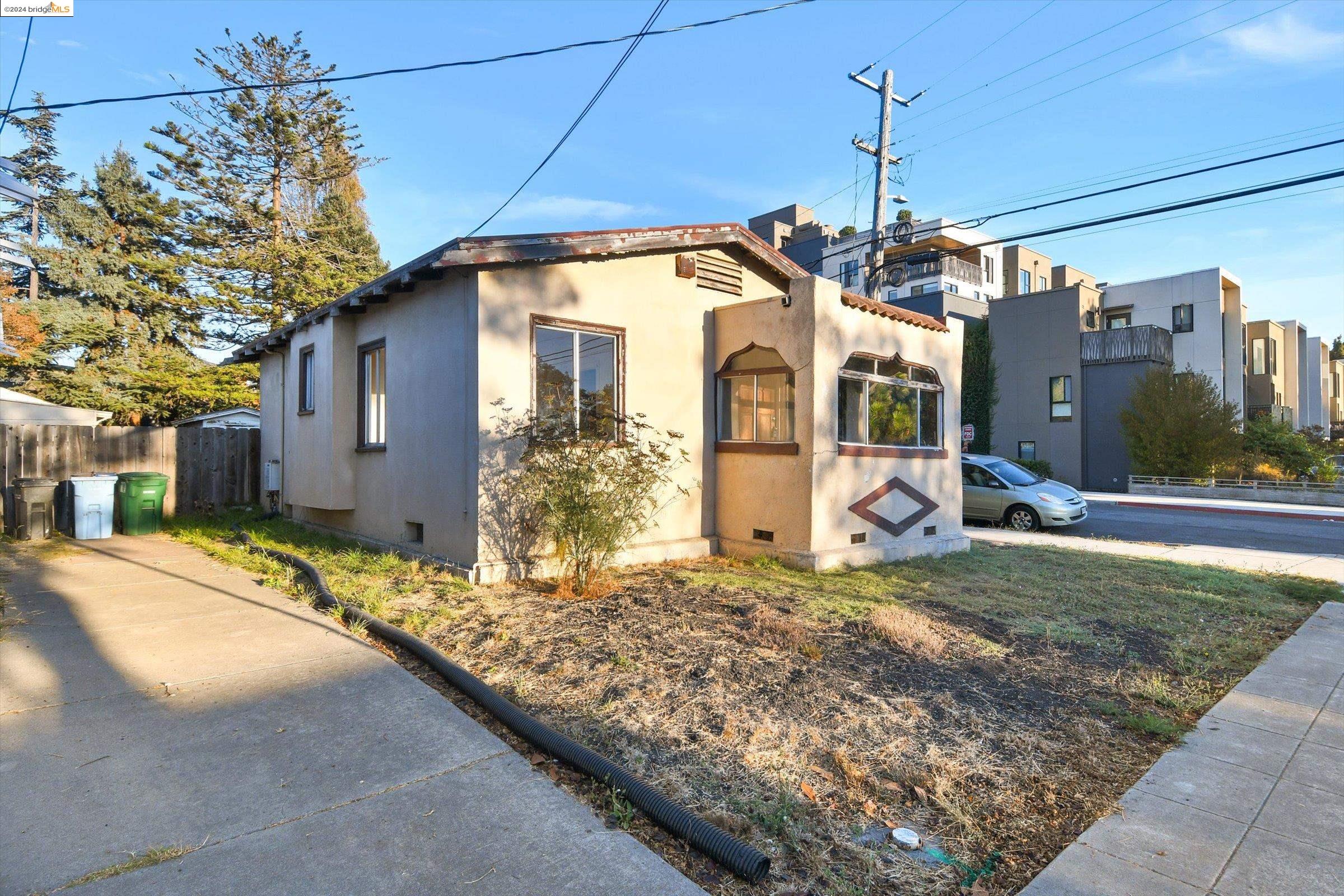 Detail Gallery Image 2 of 52 For 1487 10th St, Berkeley,  CA 94710 - 2 Beds | 1 Baths