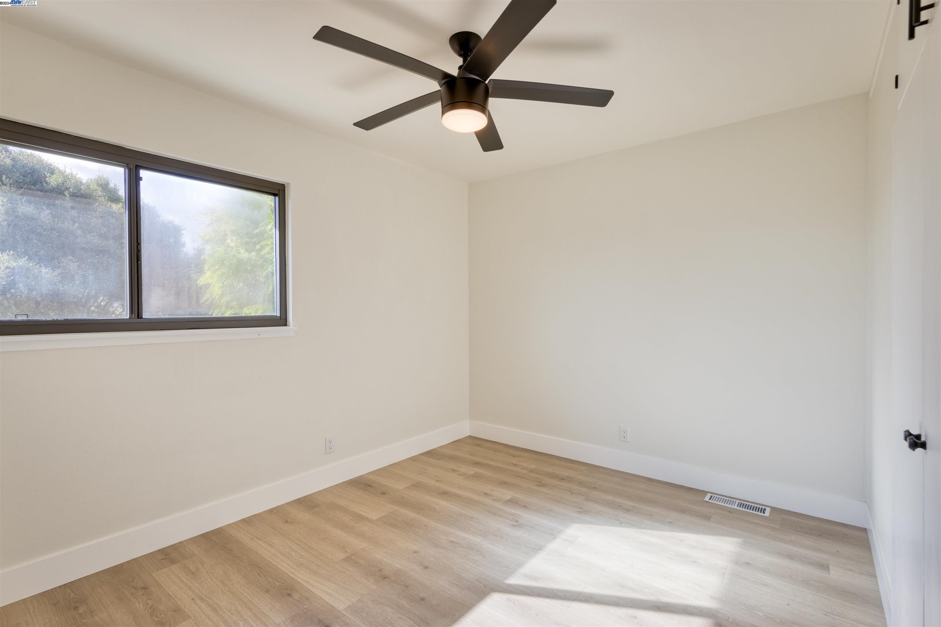 Detail Gallery Image 19 of 41 For 160 Renfrew Ct, El Sobrante,  CA 94803 - 4 Beds | 2/1 Baths