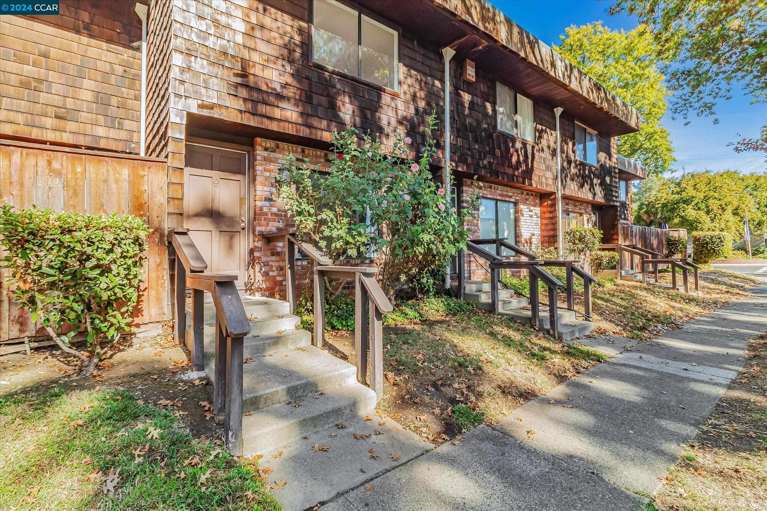 Detail Gallery Image 2 of 35 For 1771 Laguna St #9,  Concord,  CA 94520 - 2 Beds | 1/1 Baths