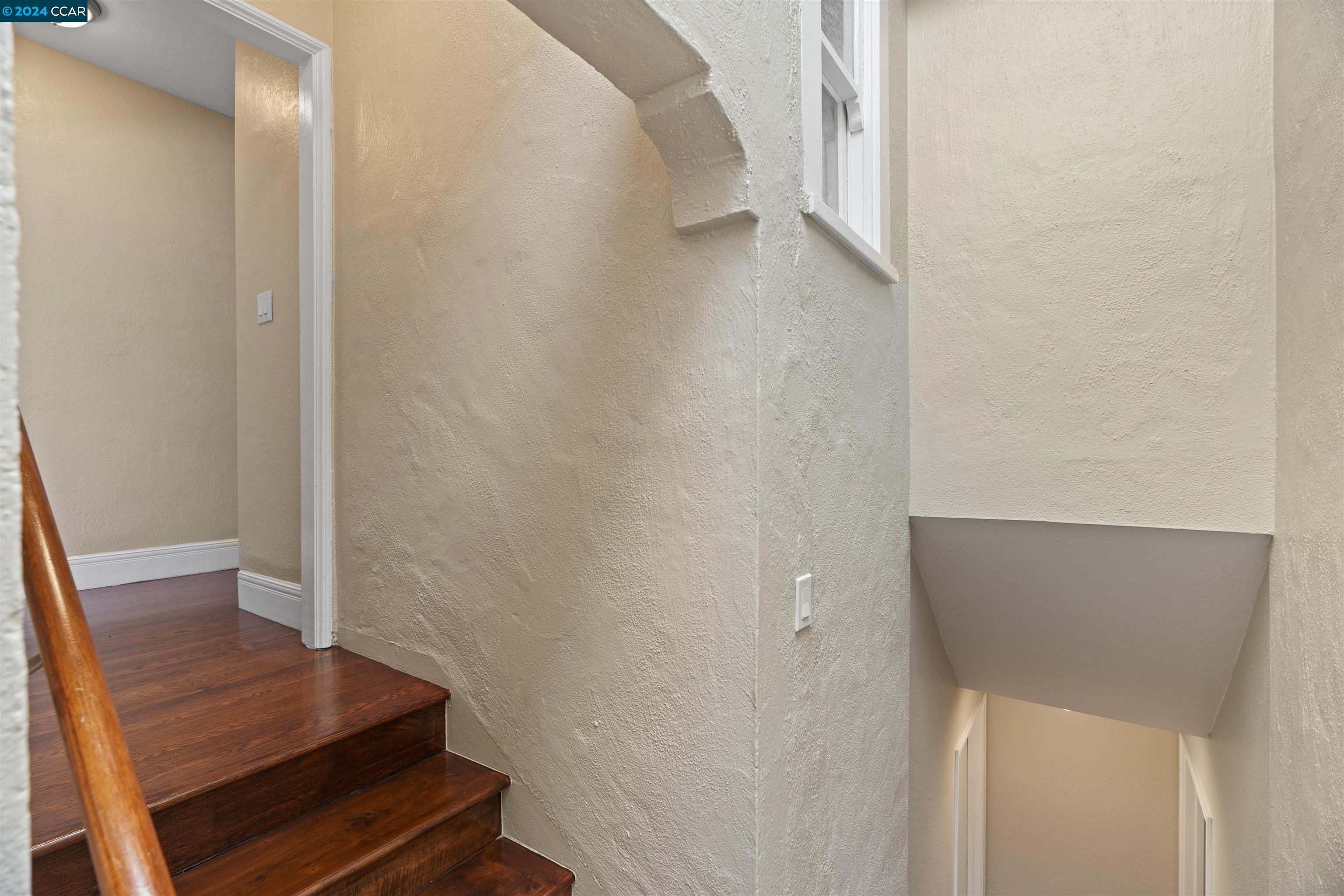 Detail Gallery Image 4 of 56 For 517 Nevada St., San Francisco,  CA 94110 - 4 Beds | 2 Baths