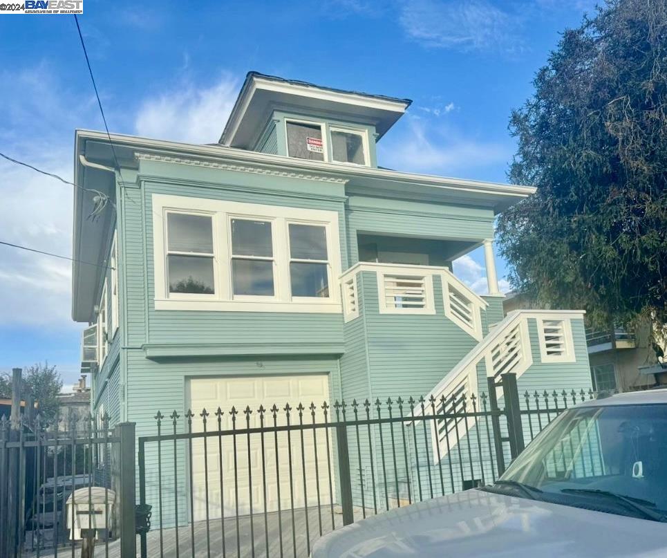 Detail Gallery Image 1 of 1 For 6114 Harmon Ave, Oakland,  CA 94621 - 5 Beds | 2 Baths