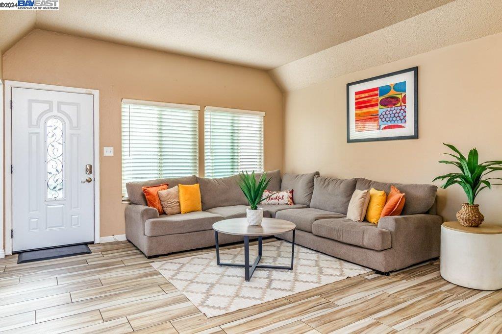 Photo #5: 41077738 Listing 