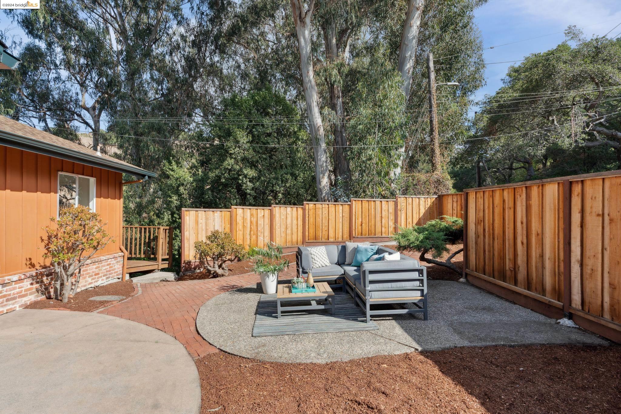 Detail Gallery Image 7 of 50 For 637 Moraga Ave, Piedmont,  CA 94611 - 3 Beds | 2 Baths