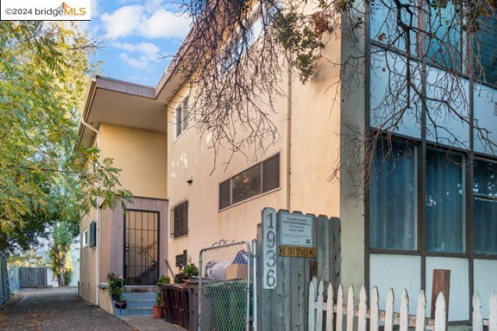 Detail Gallery Image 1 of 1 For 1936 E 27th St #D,  Oakland,  CA 94606 - 1 Beds | 1 Baths