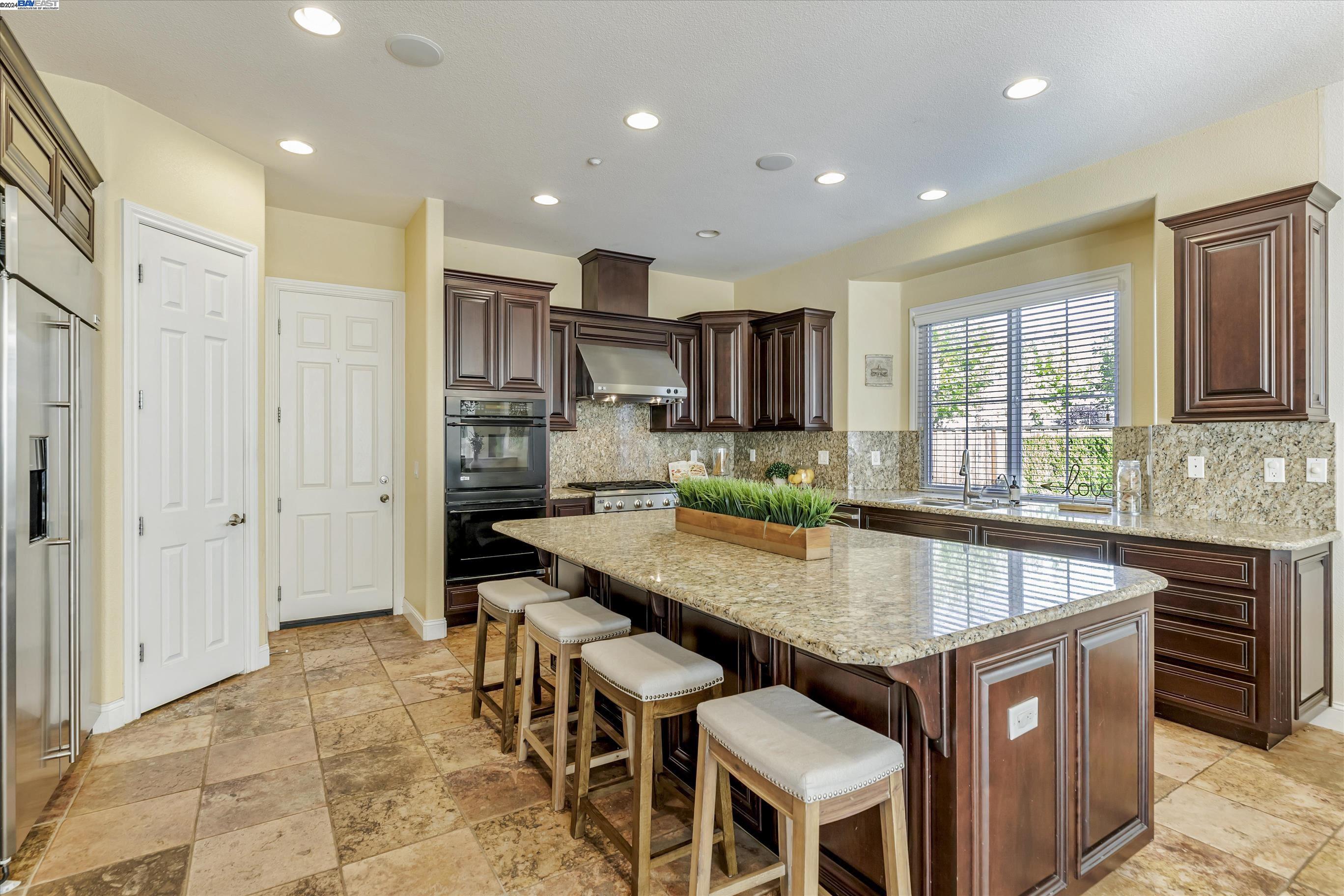 Detail Gallery Image 13 of 51 For 6079 Kingsmill Ter, Dublin,  CA 94568 - 6 Beds | 6/1 Baths