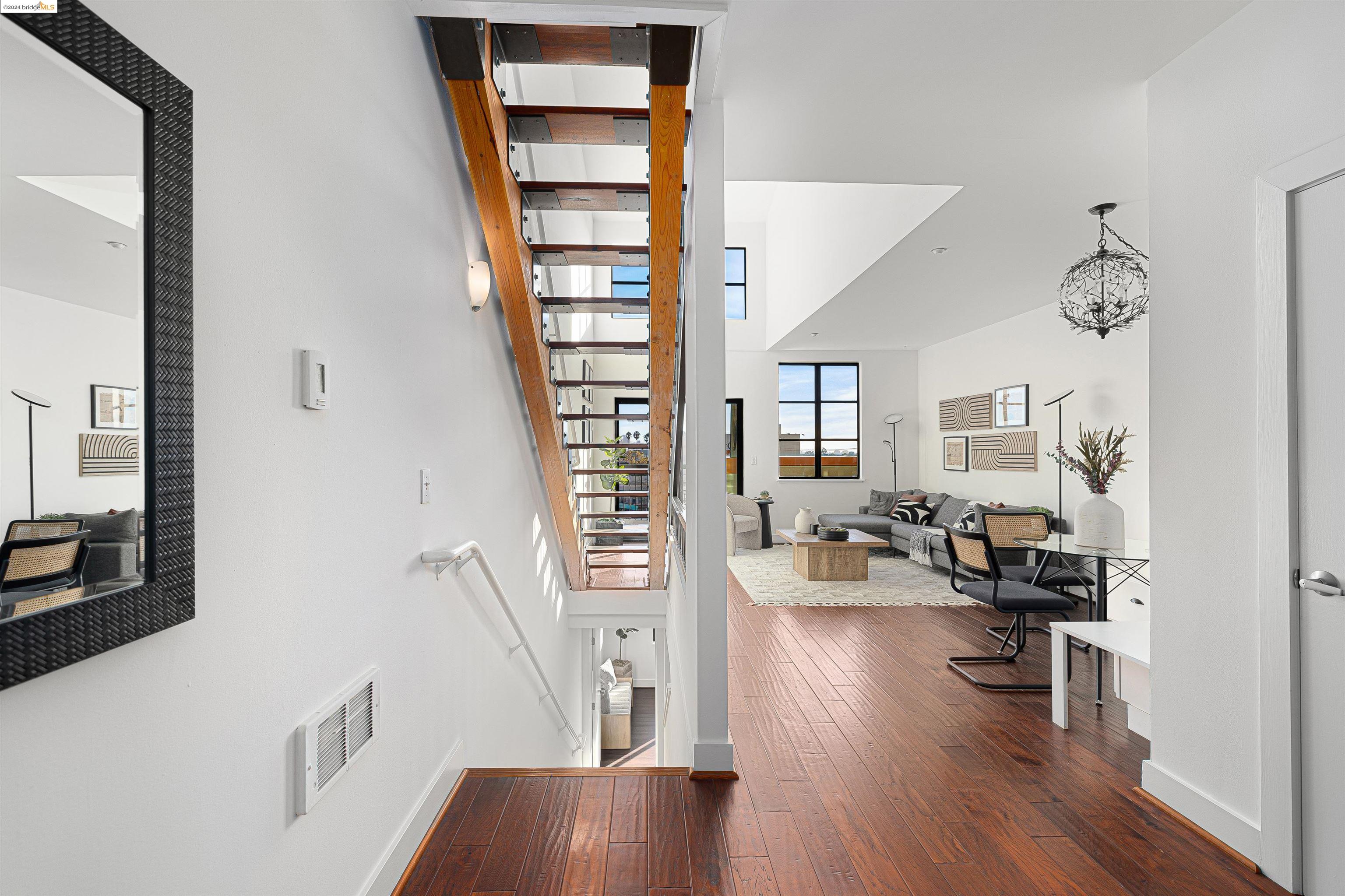 Detail Gallery Image 2 of 58 For 4811 Telegraph Ave #508,  Oakland,  CA 94609 - 3 Beds | 2/1 Baths