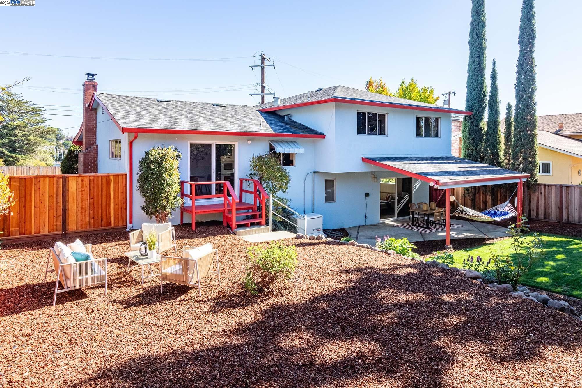 Detail Gallery Image 2 of 55 For 4625 Lockridge Way, Castro Valley,  CA 94546 - 4 Beds | 2/1 Baths