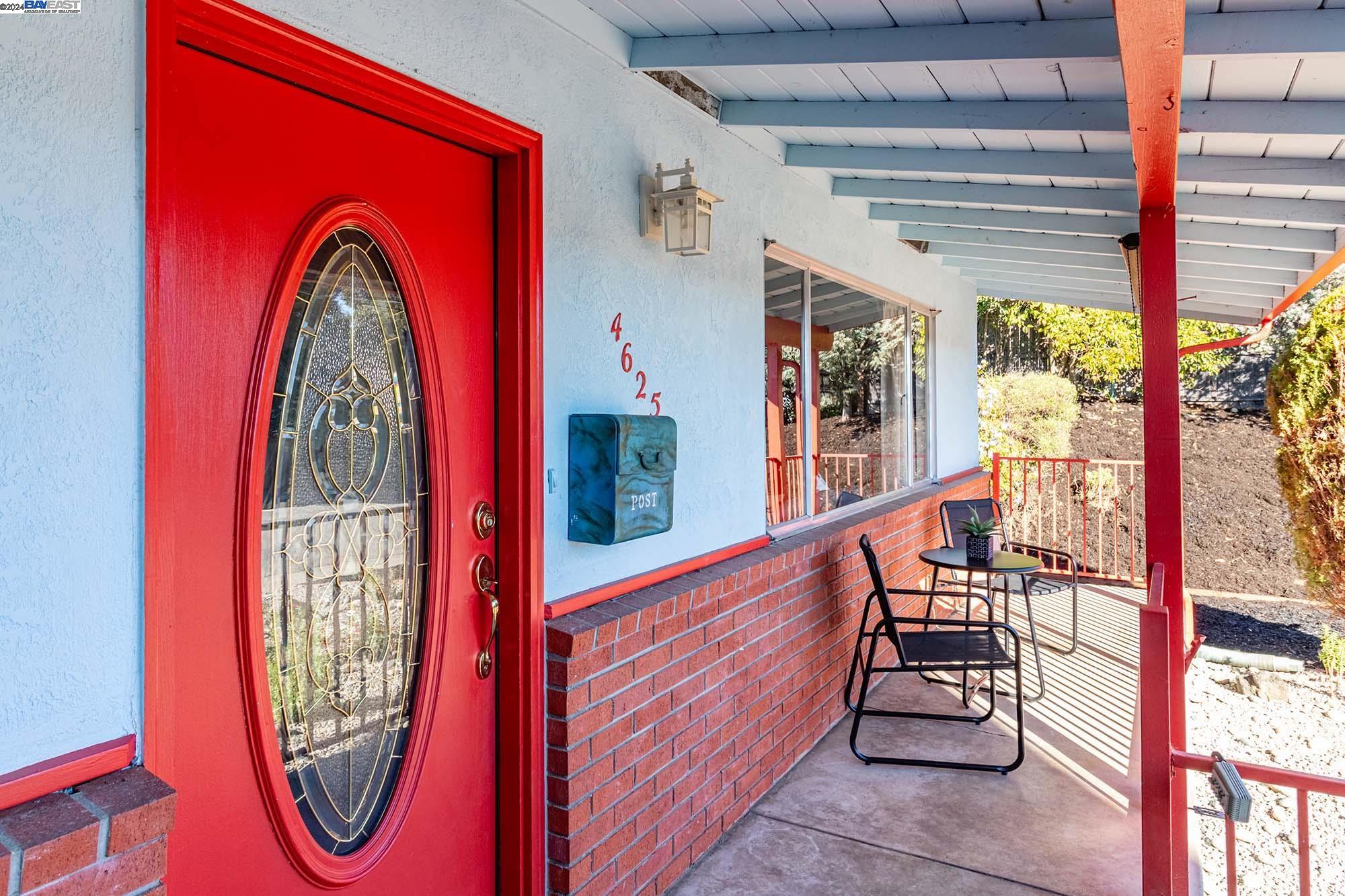 Detail Gallery Image 7 of 55 For 4625 Lockridge Way, Castro Valley,  CA 94546 - 4 Beds | 2/1 Baths