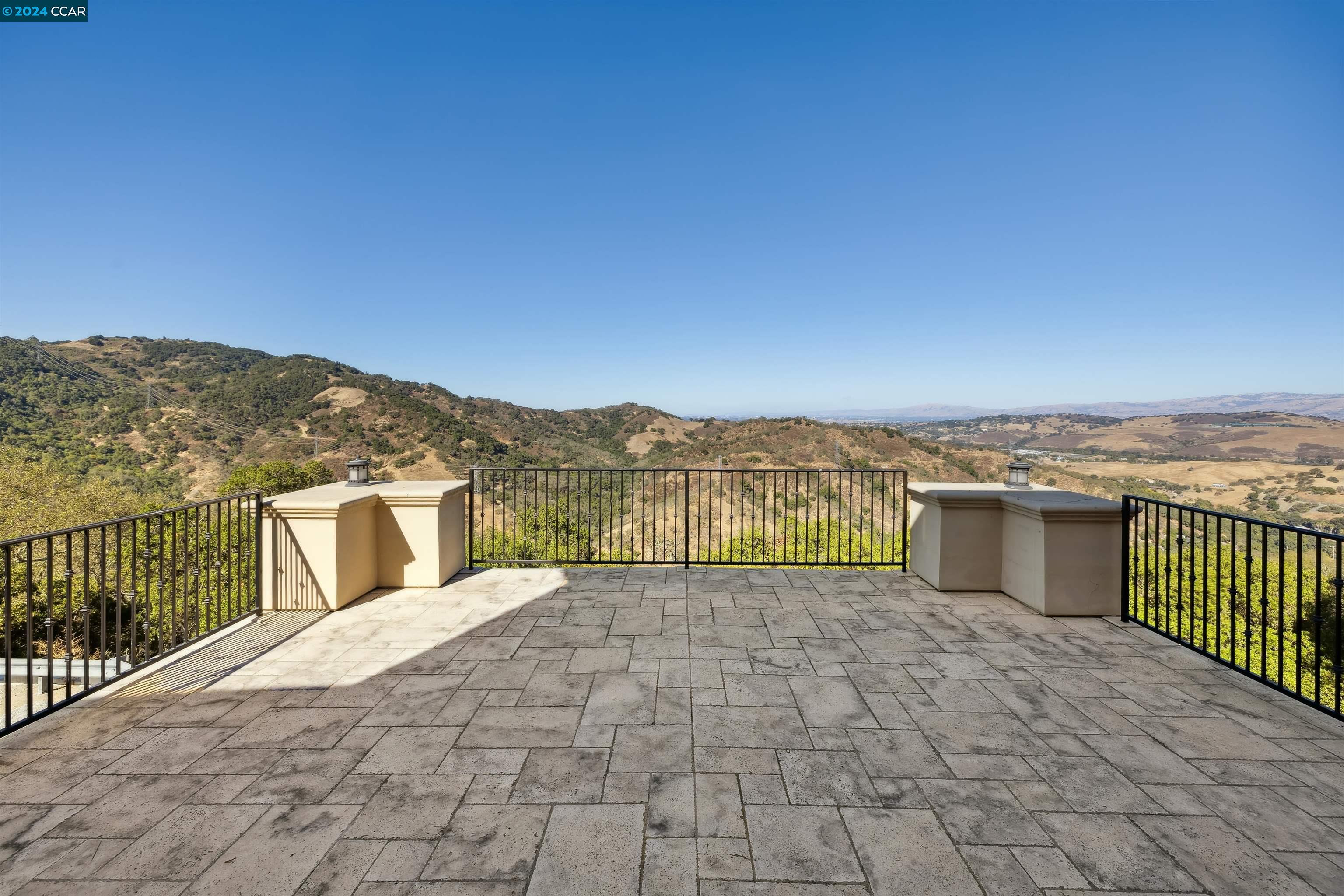 Detail Gallery Image 14 of 60 For 10180 Cinnabar Hills Rd, San Jose,  CA 95120-9999 - 5 Beds | 3/1 Baths