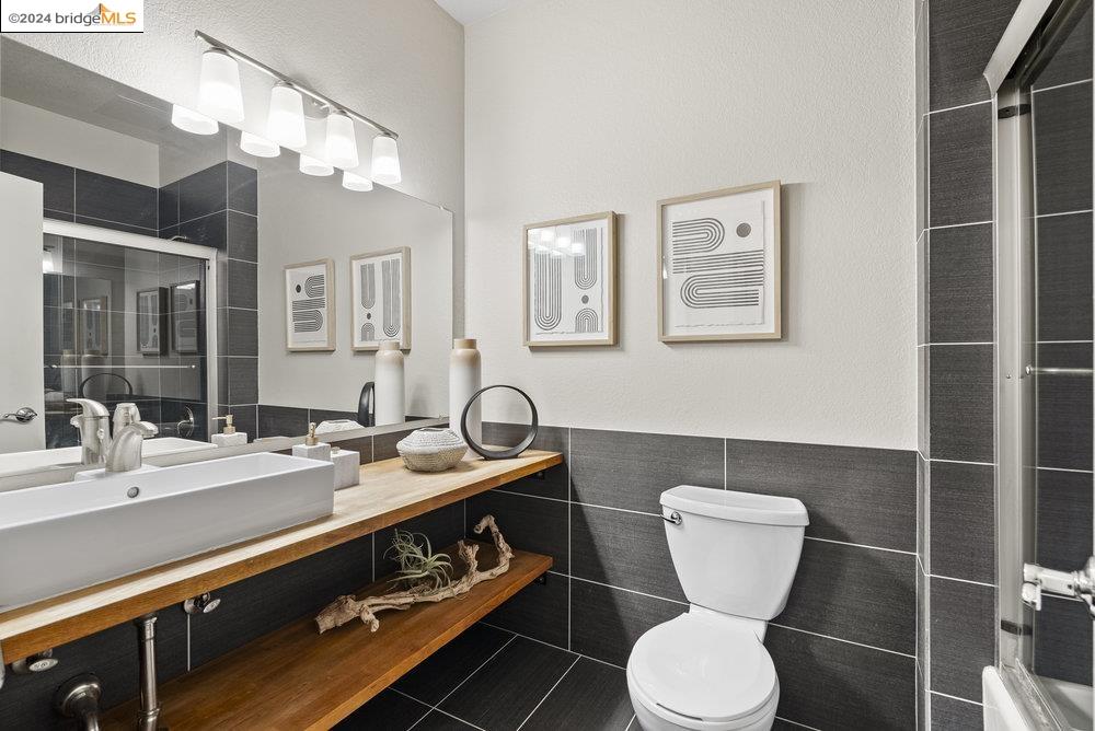 Detail Gallery Image 35 of 47 For 330 Park View Ter #104,  Oakland,  CA 94610 - 2 Beds | 2 Baths