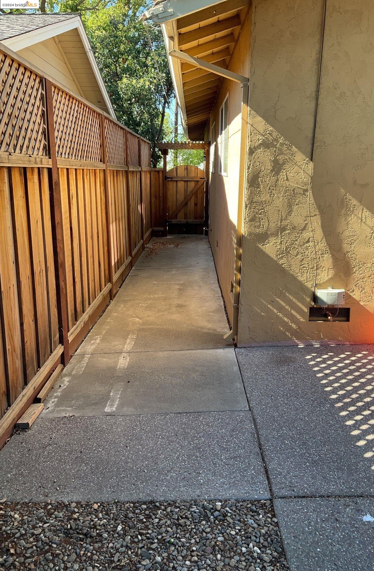 Detail Gallery Image 4 of 4 For 128 Pleasant Place, Antioch,  CA 94509-9999 - 3 Beds | 2 Baths