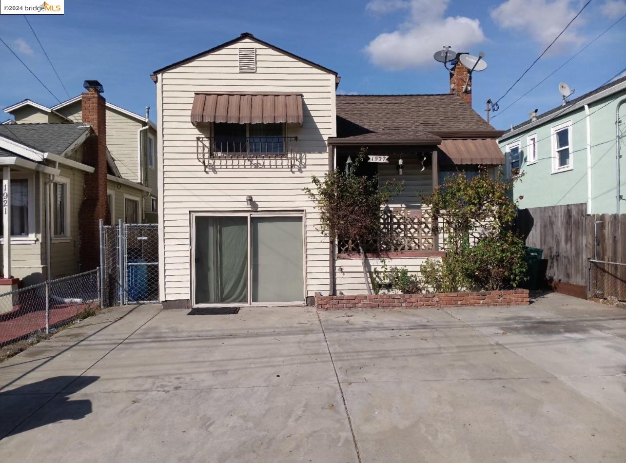 Detail Gallery Image 1 of 1 For 1927 103rd Ave, Oakland,  CA 94603 - 2 Beds | 1 Baths