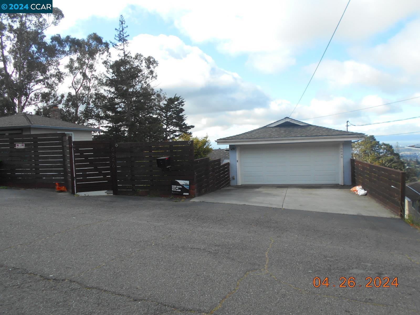 Detail Gallery Image 1 of 1 For 6646 Saroni Dr, Oakland,  CA 94611 - 4 Beds | 3/1 Baths