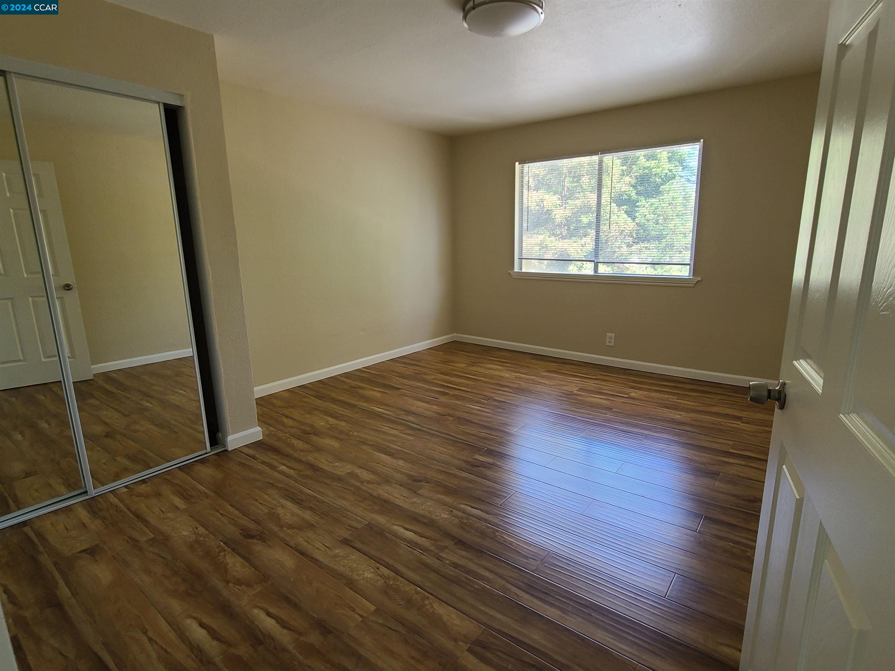 Detail Gallery Image 2 of 6 For 1906 Queens Road  #6, Concord,  CA 94519 - 2 Beds | 1 Baths