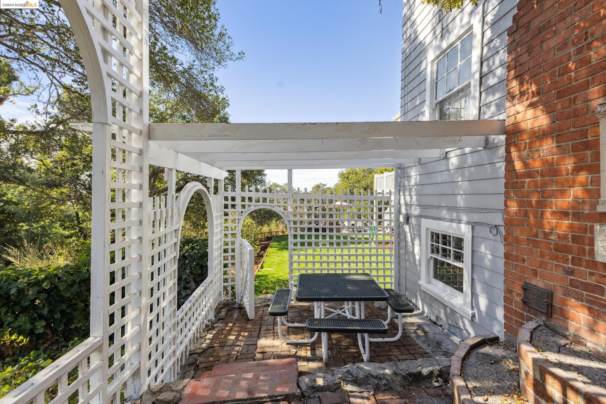 3085 Monterey Blvd