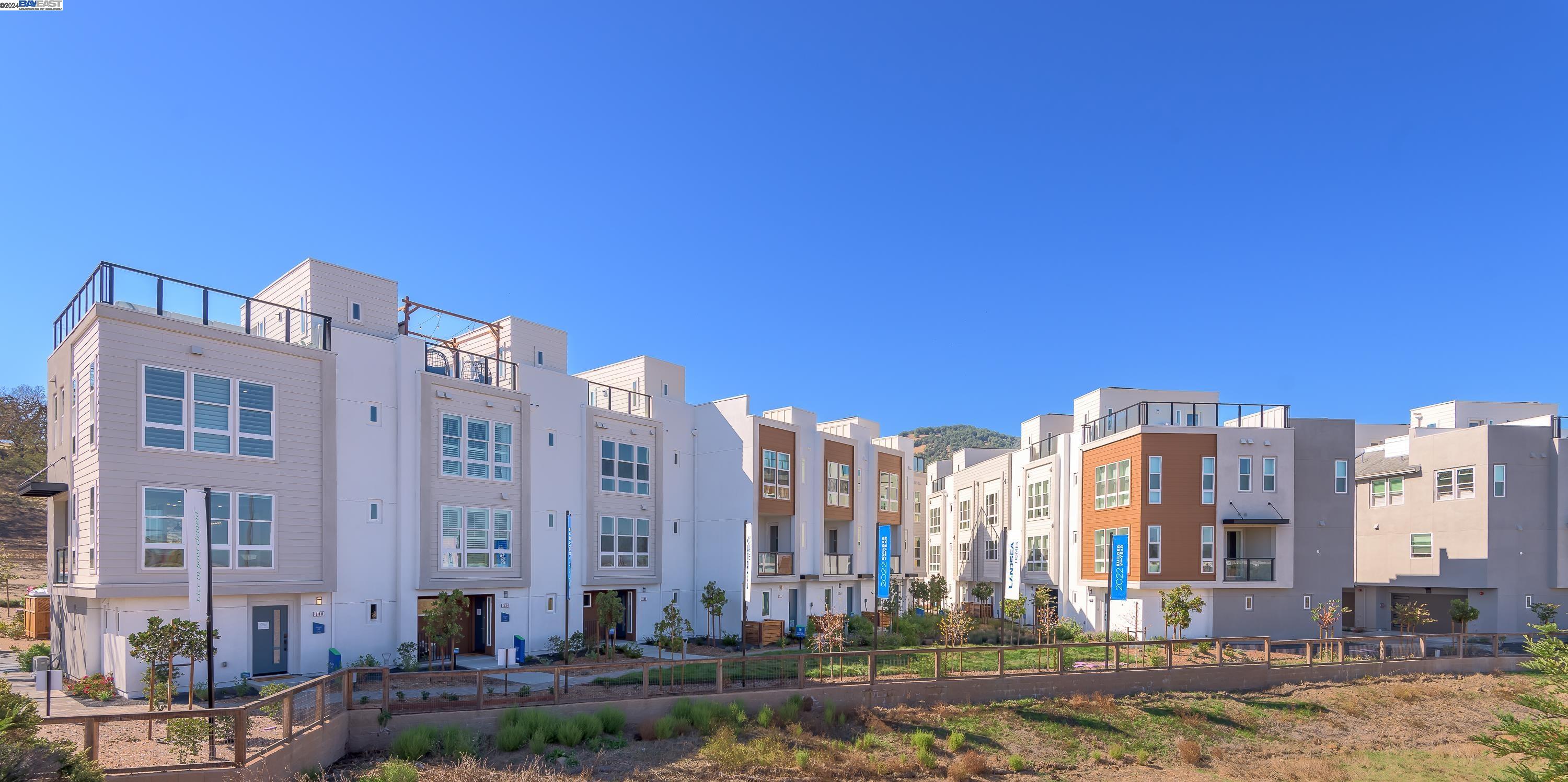 Detail Gallery Image 1 of 1 For 709 Verandah Avenue #23,  Novato,  CA 94945 - 3 Beds | 3 Baths