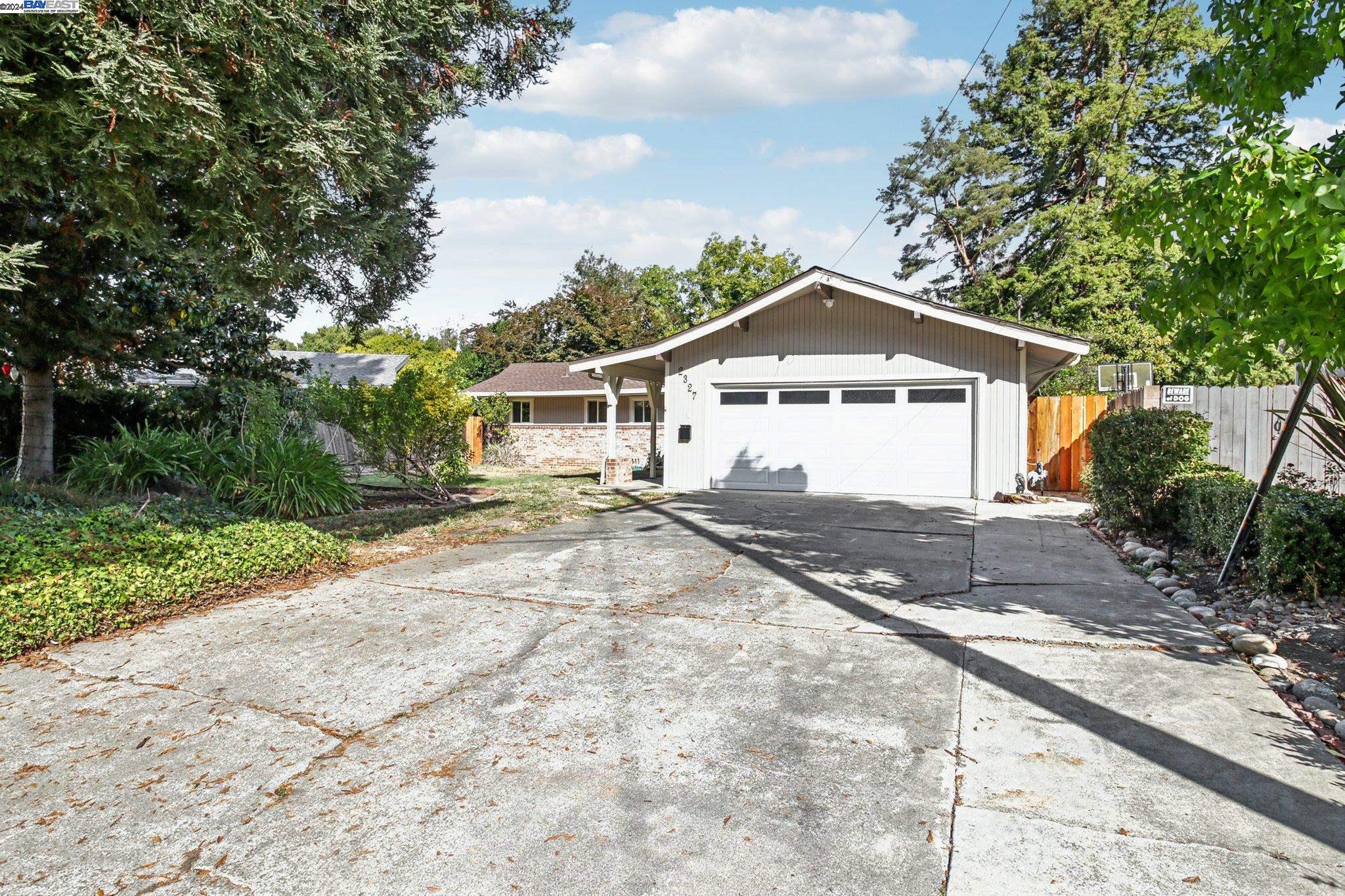 Detail Gallery Image 1 of 1 For 2327 Collins Ave, Pinole,  CA 94564 - 3 Beds | 2 Baths