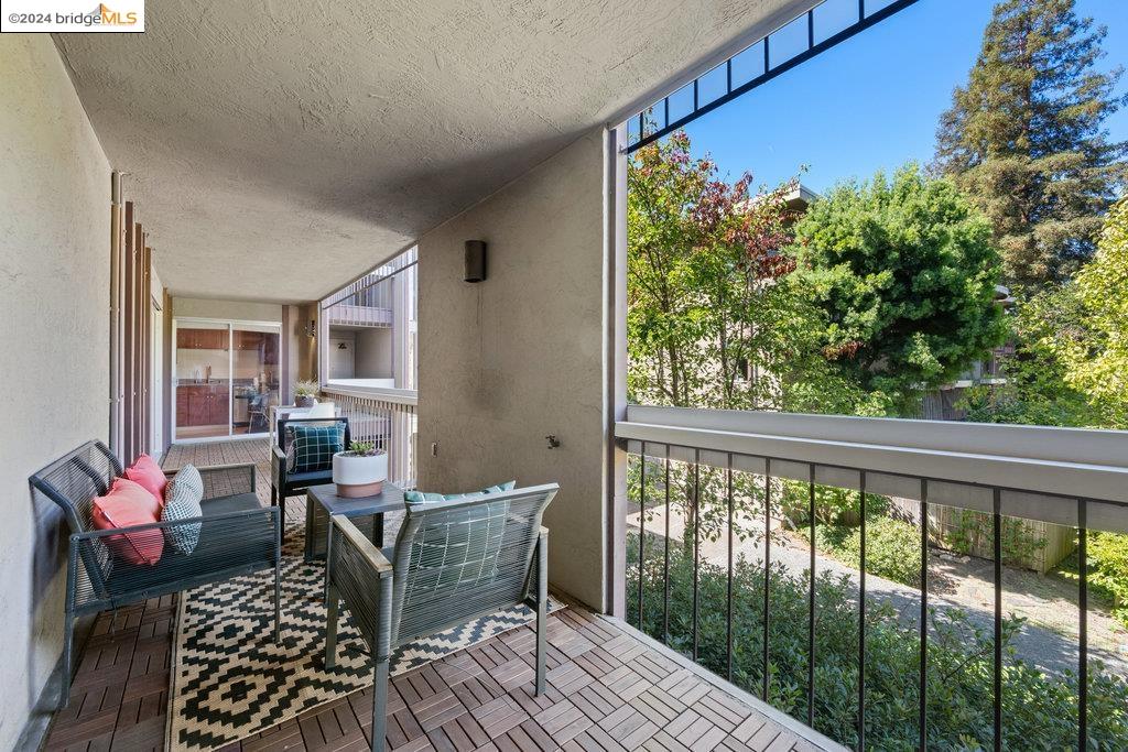 Detail Gallery Image 17 of 31 For 323 Monte Vista Ave #210,  Oakland,  CA 94611 - 2 Beds | 2 Baths