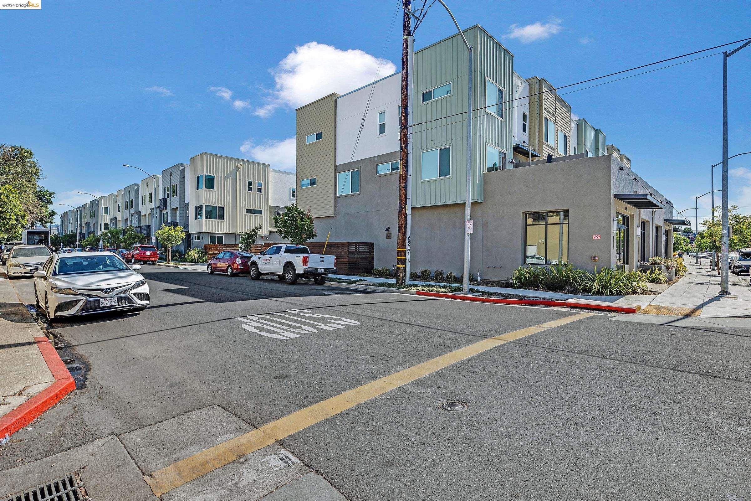 986 W Grand Ave