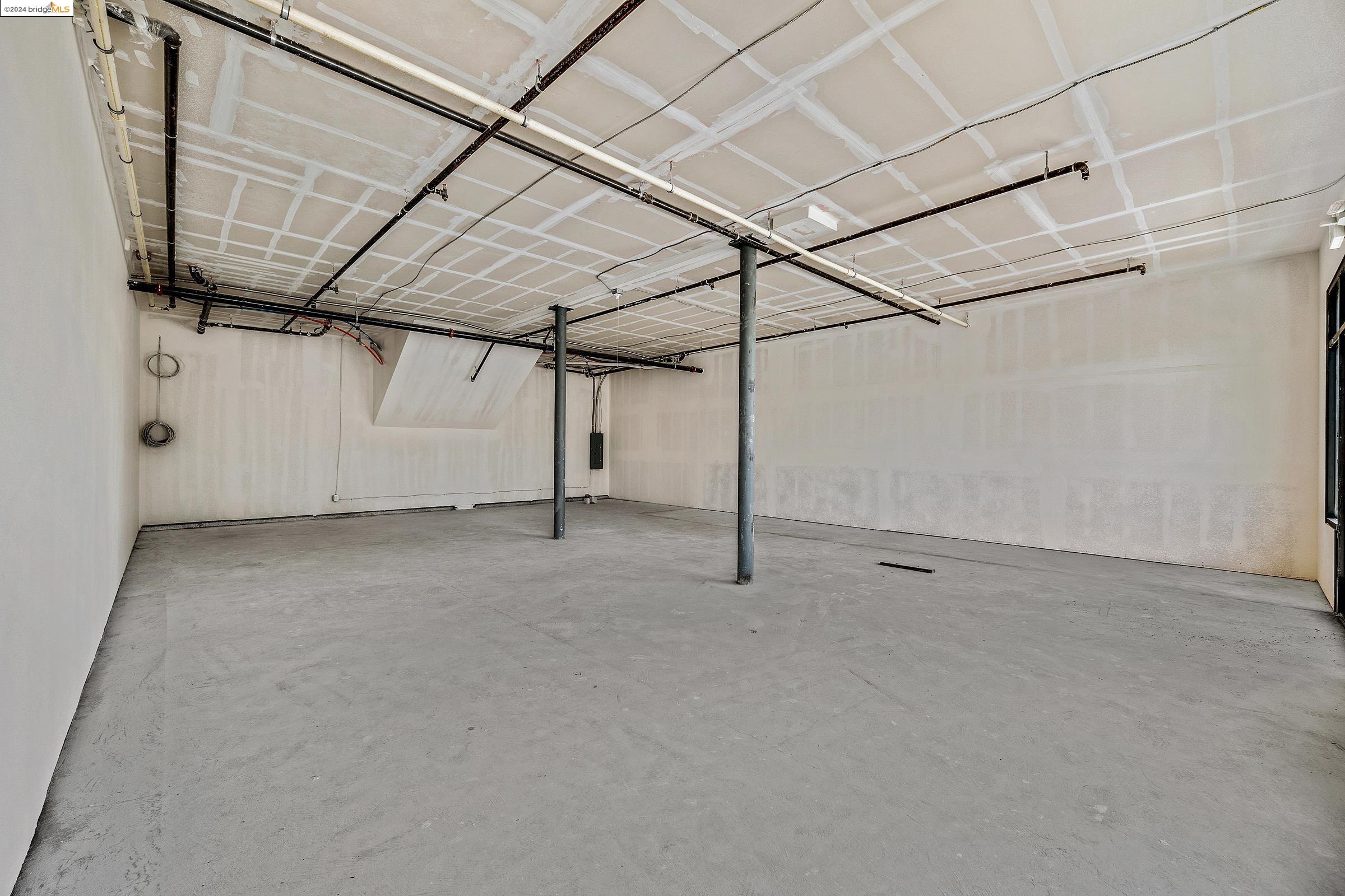 986 W Grand Ave