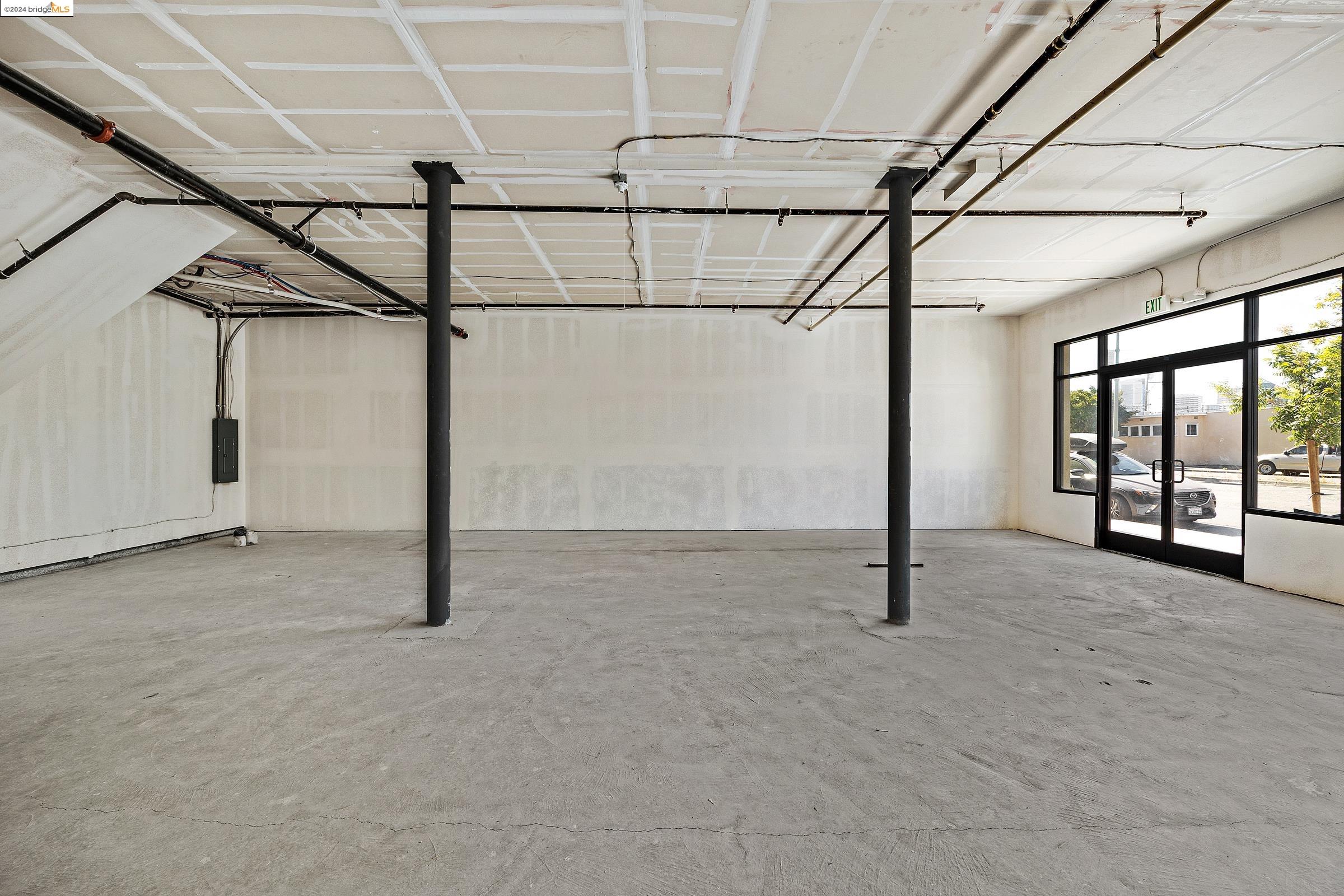 986 W Grand Ave