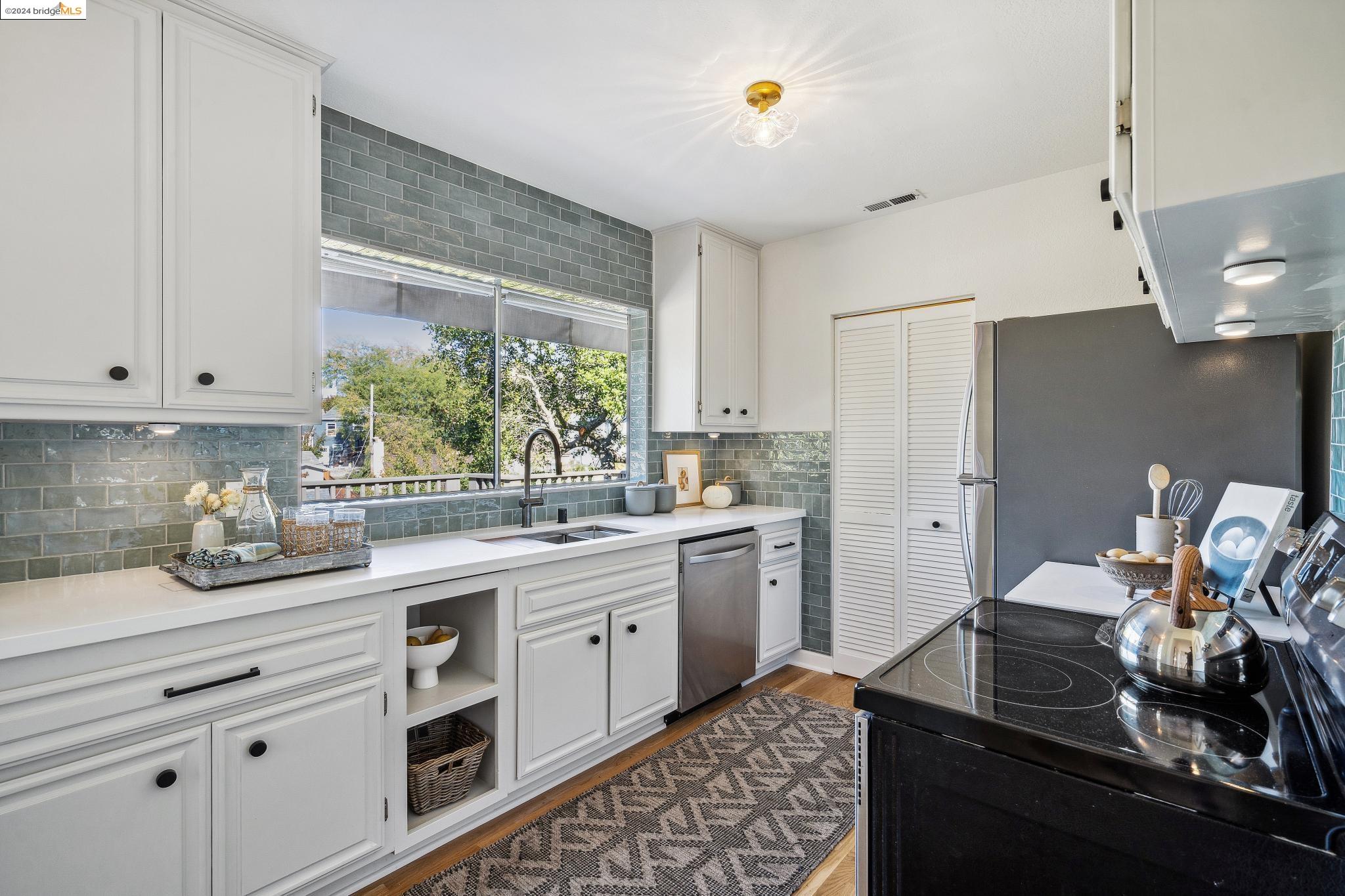 Detail Gallery Image 7 of 47 For 3923 Greenwood Ave, Oakland,  CA 94602 - 4 Beds | 2 Baths