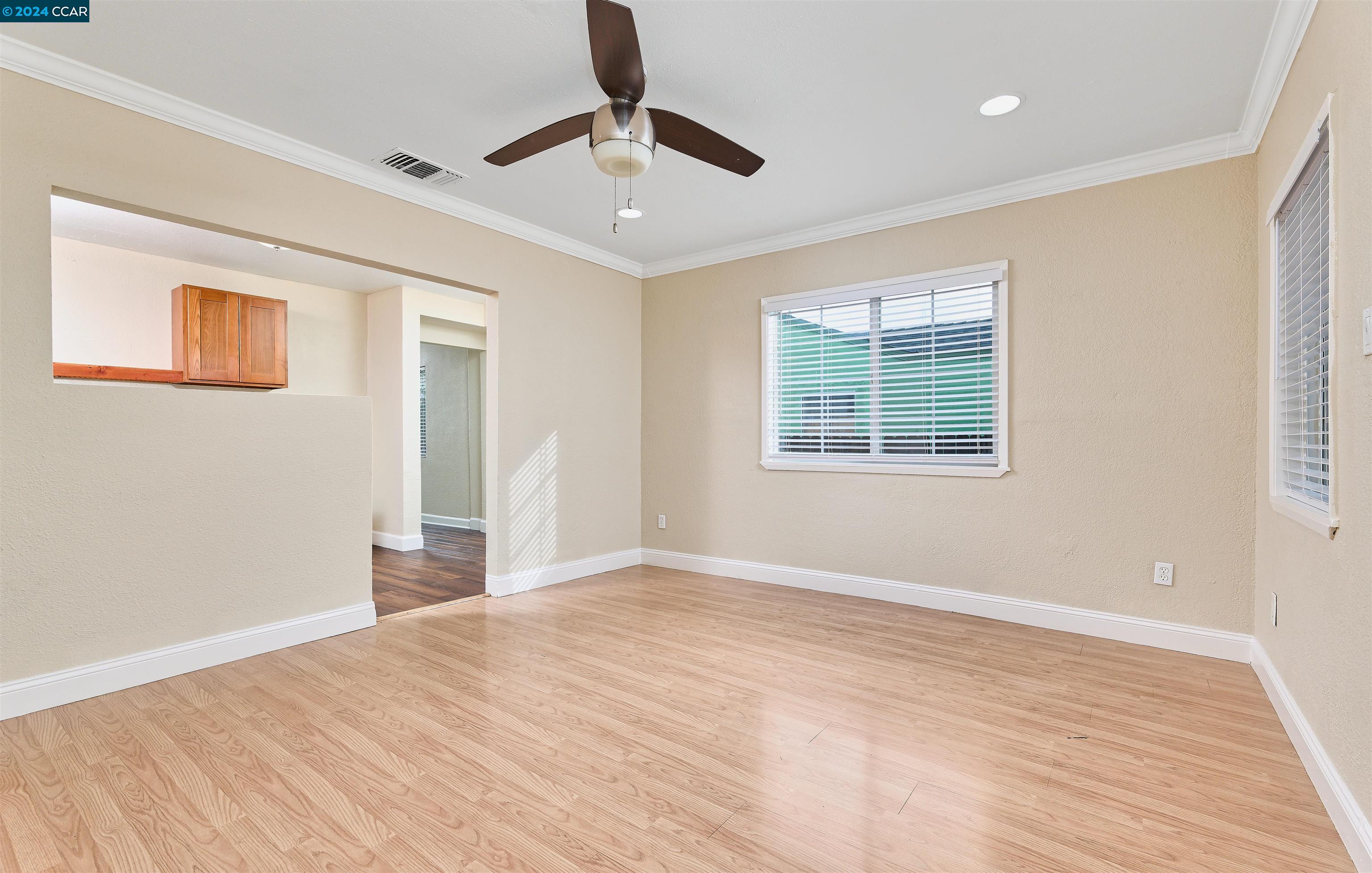 Detail Gallery Image 11 of 23 For 4525 8th Ave, Sacramento,  CA 95820 - 3 Beds | 2 Baths