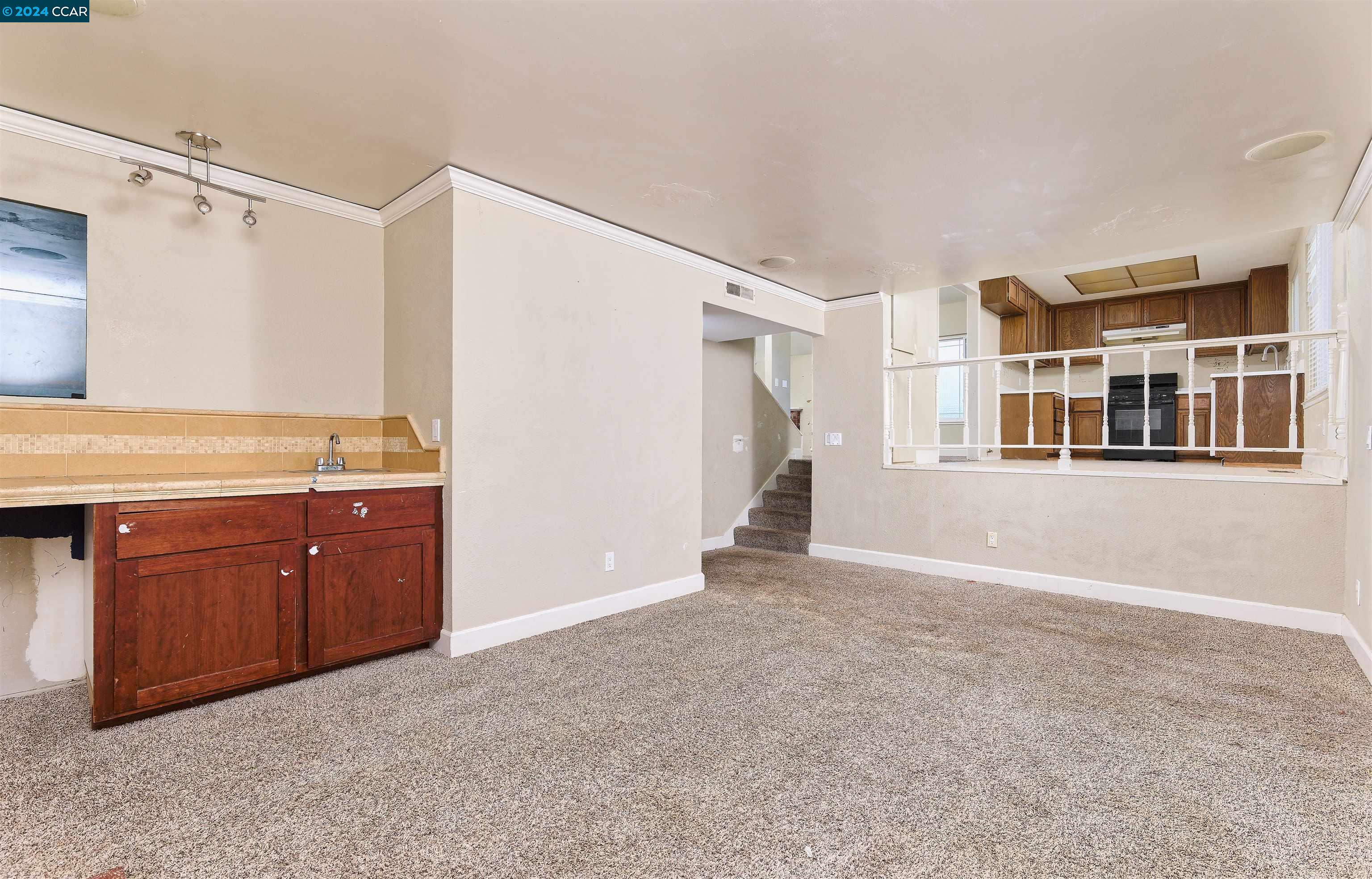 Detail Gallery Image 4 of 26 For 9290 Defiance Cir, Sacramento,  CA 95827 - 4 Beds | 2/1 Baths